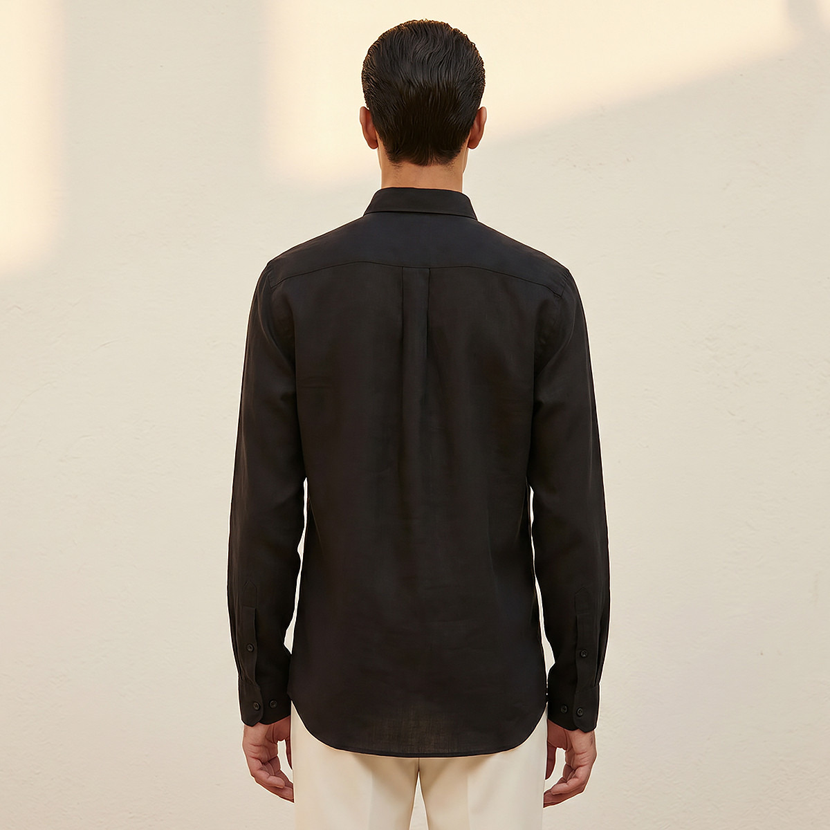 قميص من مزيج الكتان بقصة عادية وياقة عادية وأكمام طويلة وأزرار للرجال-men-clothing-shirts-image-4