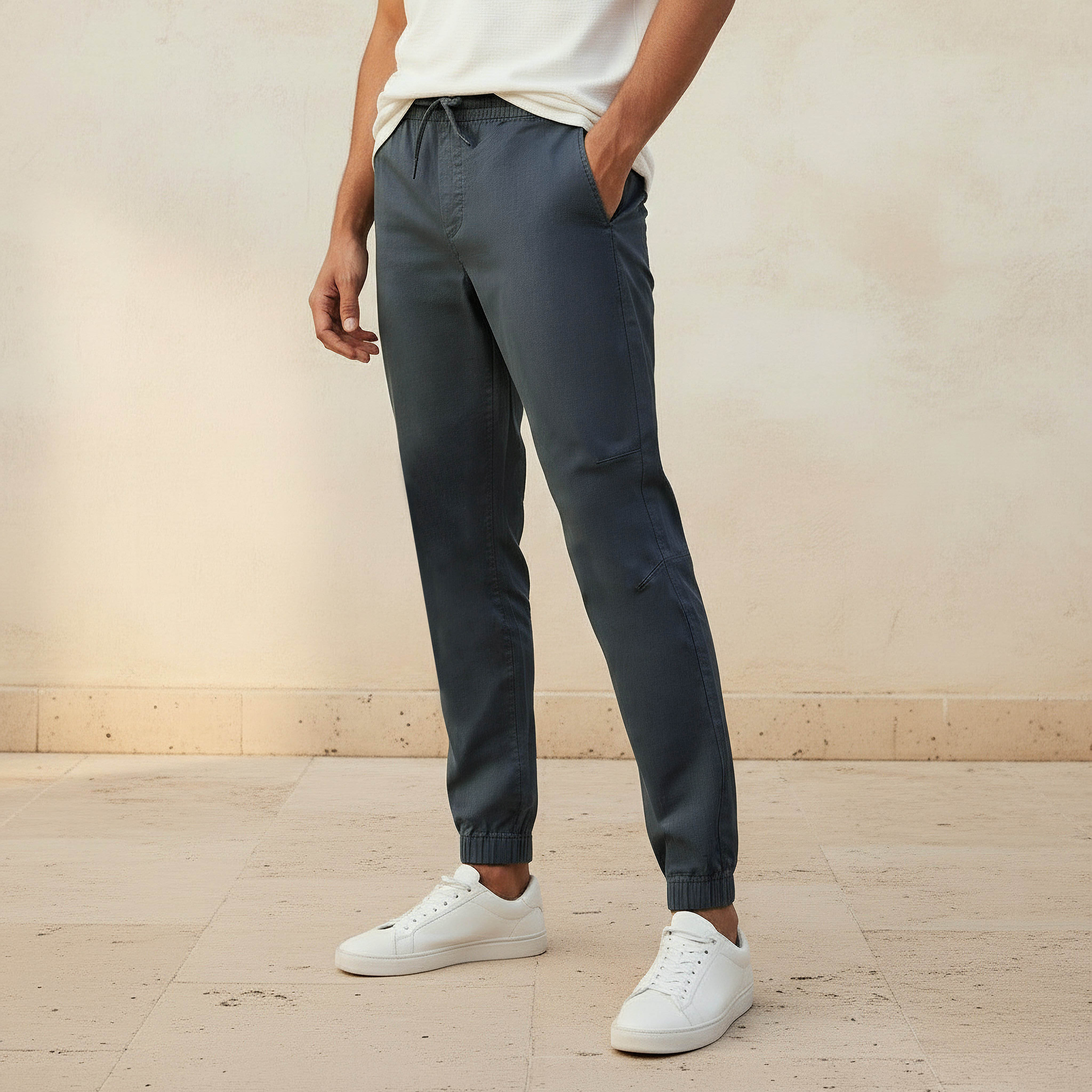 بنطلون رياضي بقصّة سليم للرجال-men-clothing-bottoms-joggers-image-1