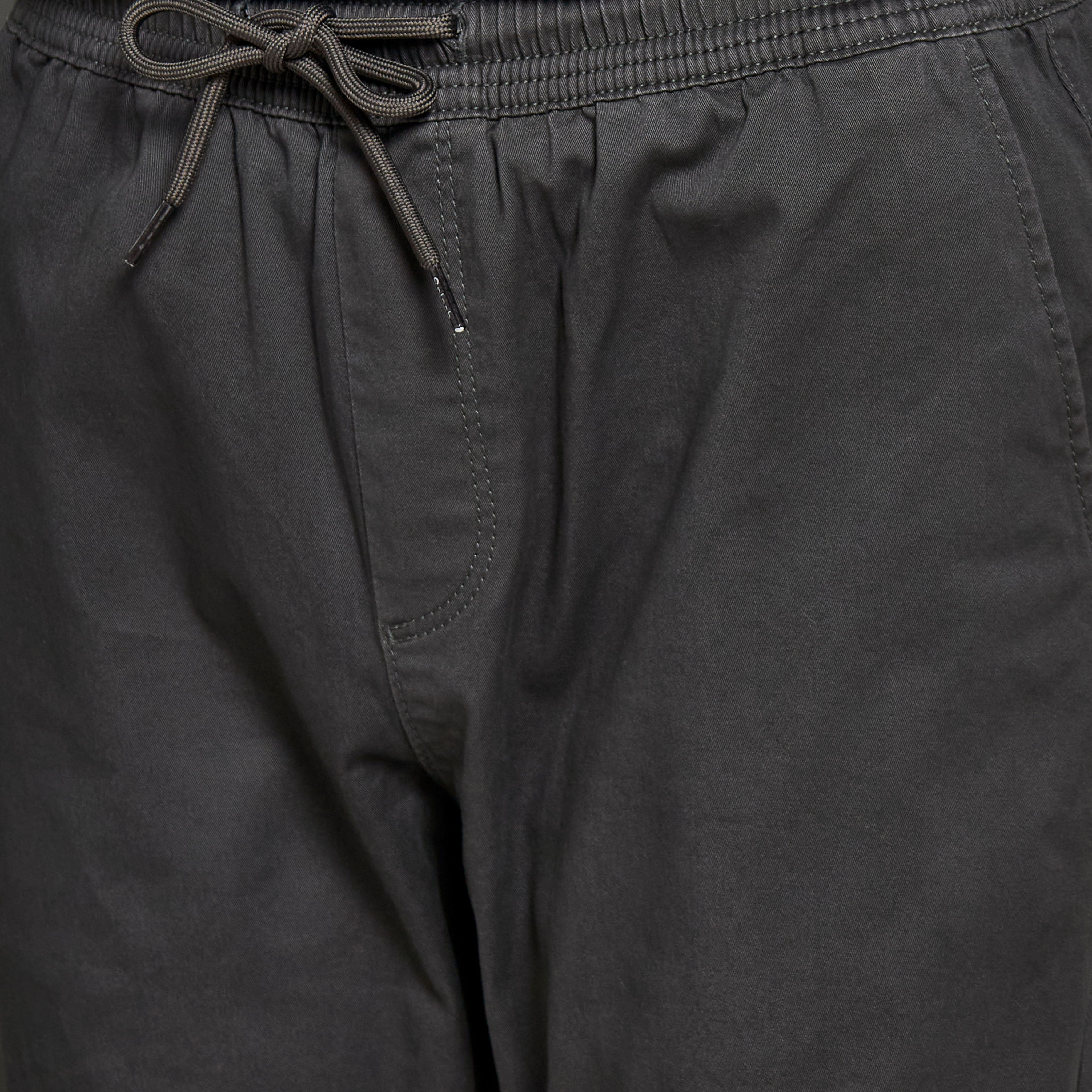 بنطلون رياضي بقصّة سليم للرجال-men-clothing-bottoms-joggers-image-2
