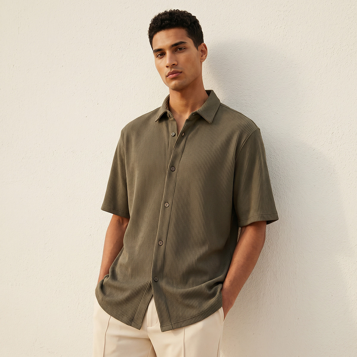 قميص بارز الملمس بقصّة عادية وياقة عادية وأكمام قصيرة للرجال-men-clothing-shirts-image-14
