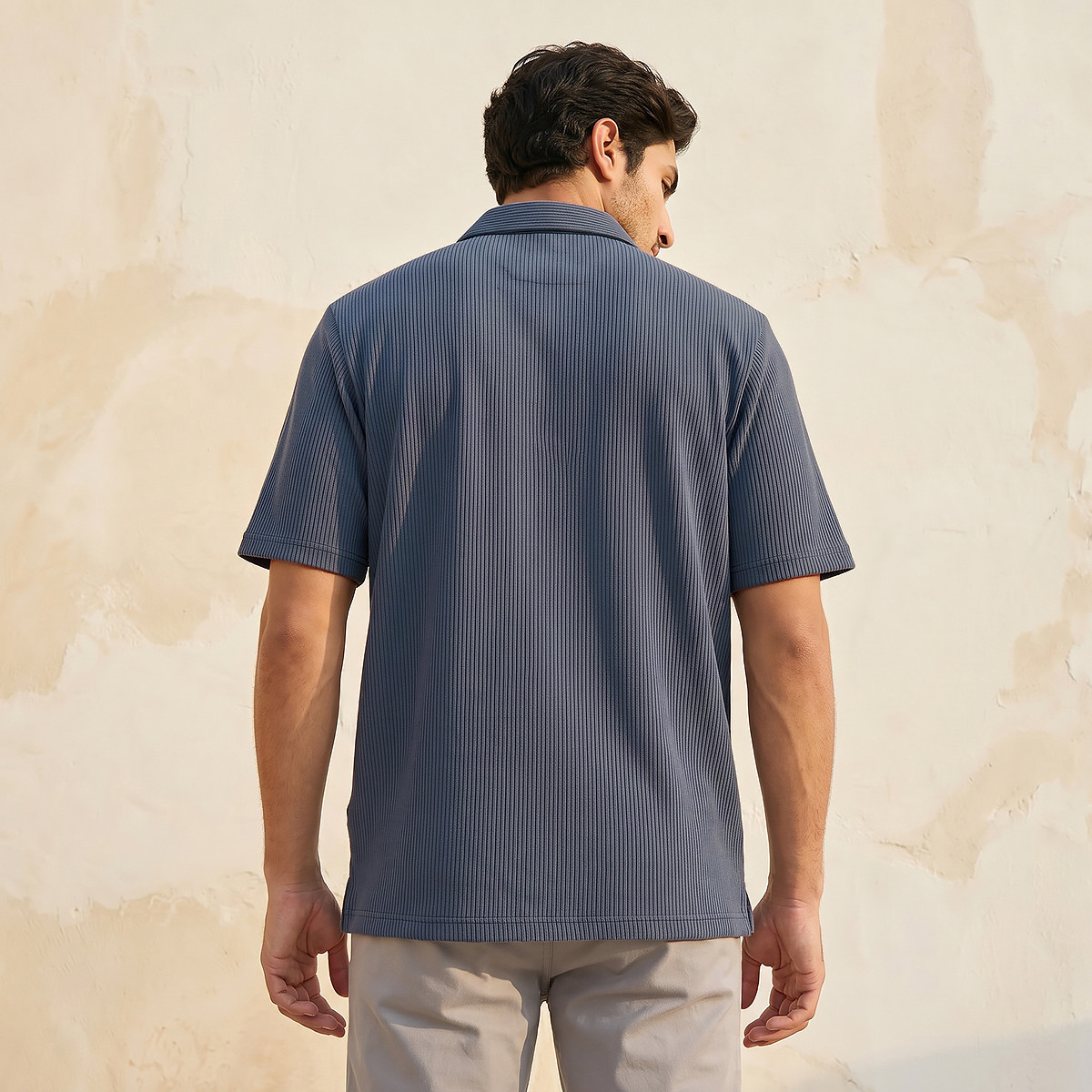 قميص بارز الملمس بقصّة عادية وياقة عادية وأكمام قصيرة للرجال-men-clothing-shirts-image-13