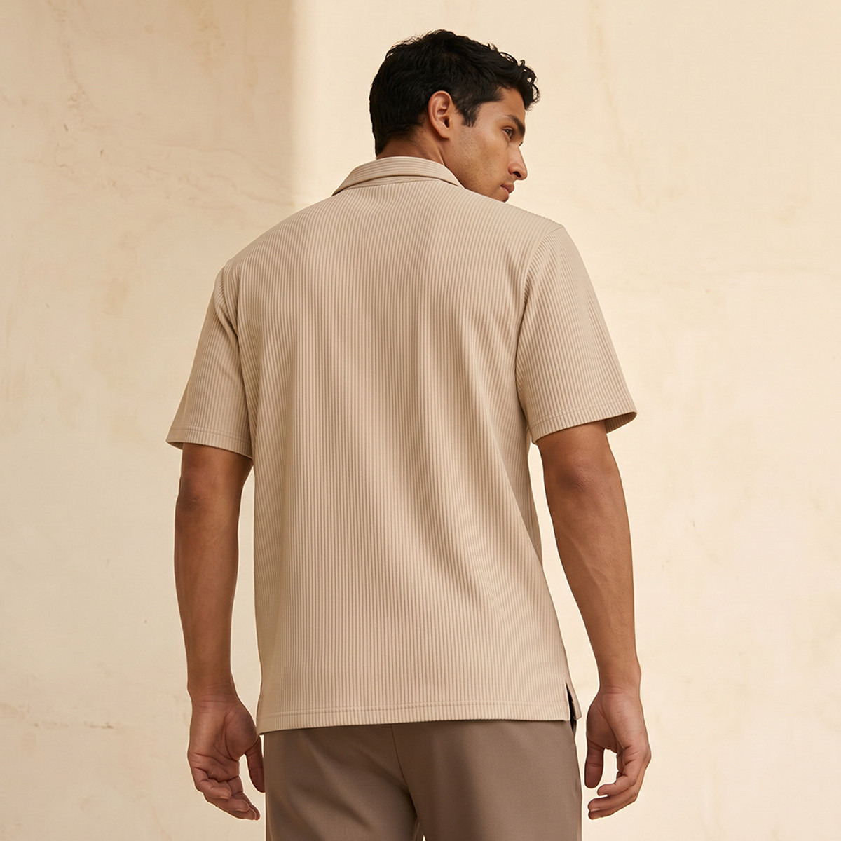 قميص بارز الملمس بقصّة عادية وياقة عادية وأكمام قصيرة للرجال-men-clothing-shirts-image-9