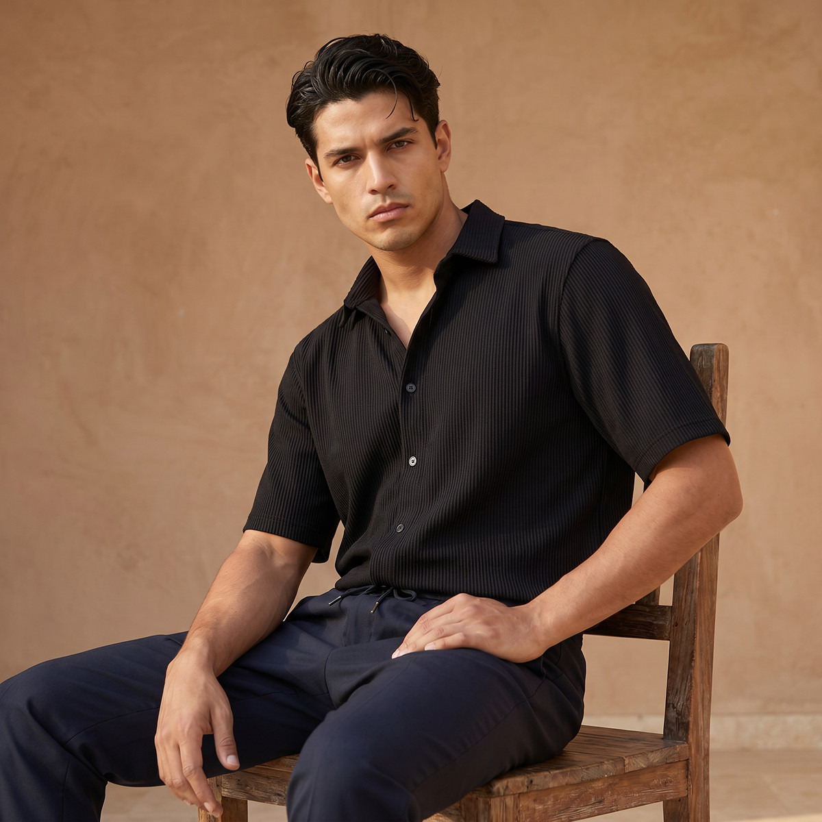 قميص بارز الملمس بقصّة عادية وياقة عادية وأكمام قصيرة للرجال-men-clothing-shirts-image-1