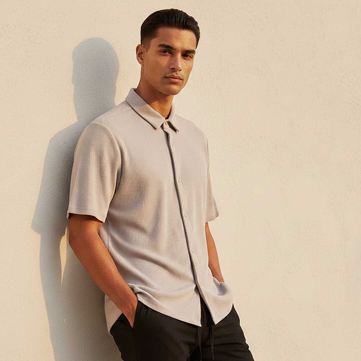قميص بأكمام قصيرة بياقة وملمس بارز بقصة عادية من سبلاش سمارت-men-clothing-shirts-image-1