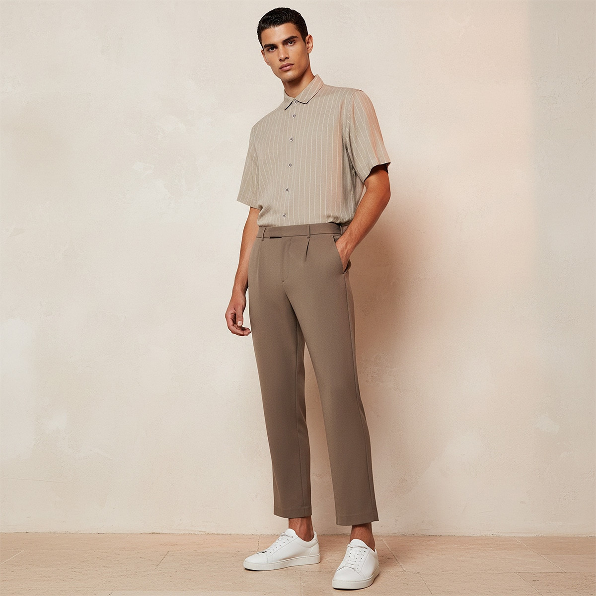 قميص مخطط بياقة وقصة عادية وأكمام قصيرة من سبلاش سمارت-men-clothing-shirts-image-3