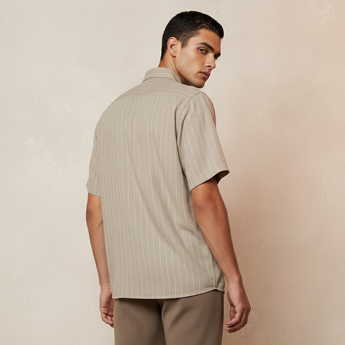 قميص مخطط بياقة وقصة عادية وأكمام قصيرة من سبلاش سمارت-men-clothing-shirts-image-4