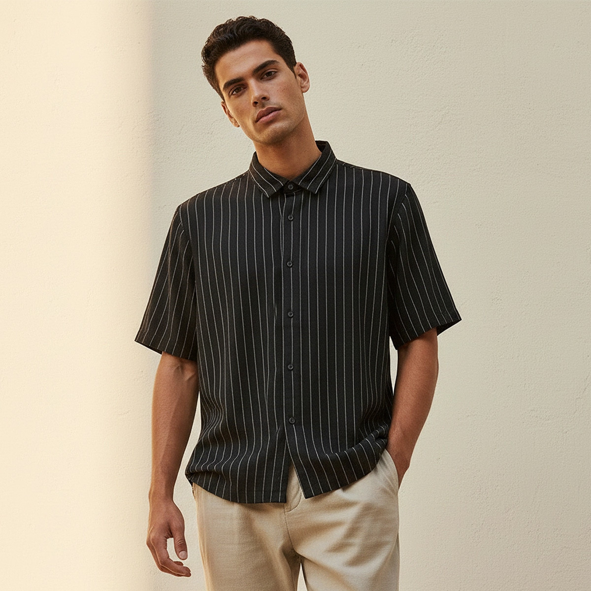 قميص مخطط بياقة وقصة عادية وأكمام قصيرة من سبلاش سمارت-men-clothing-shirts-image-1