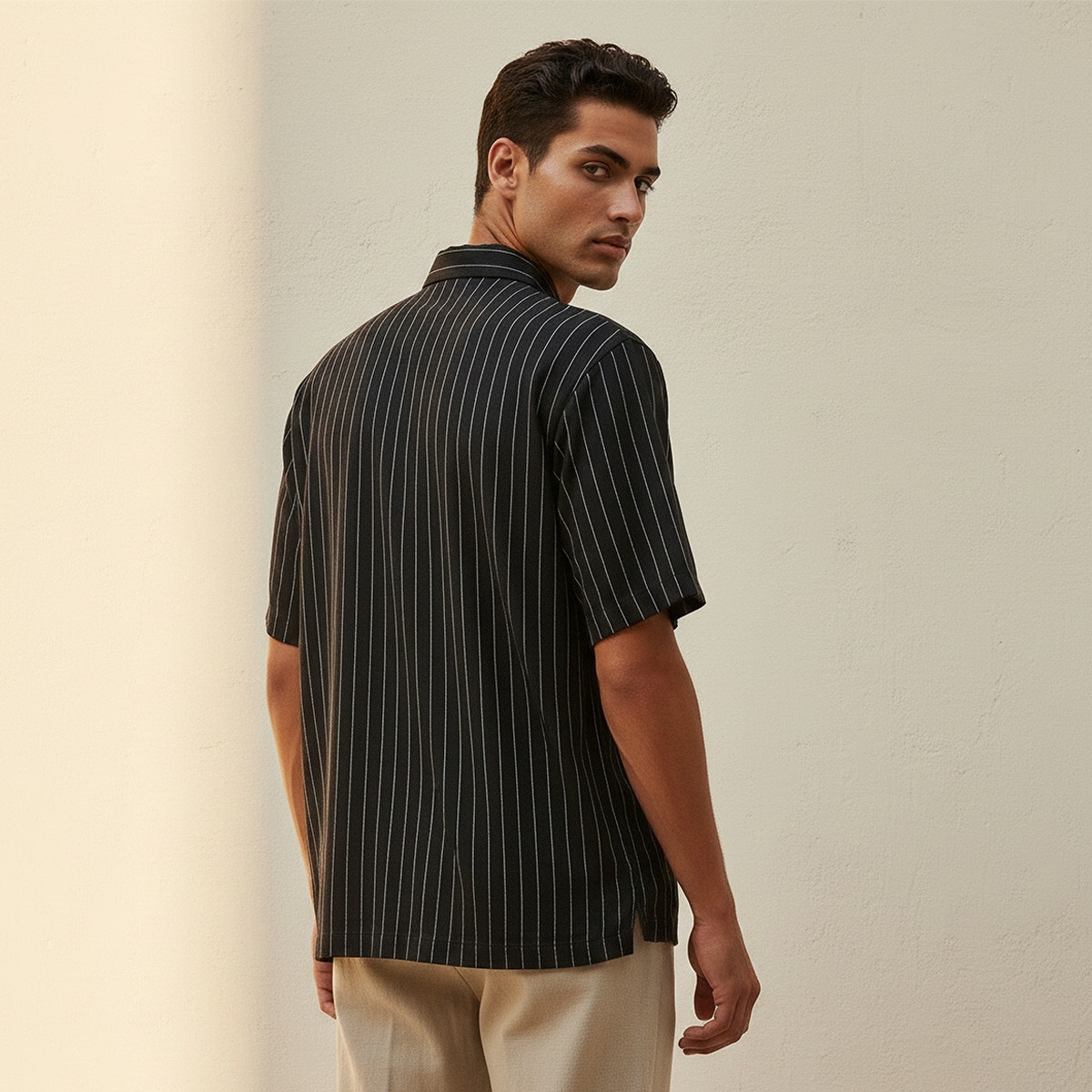 قميص مخطط بياقة وقصة عادية وأكمام قصيرة من سبلاش سمارت-men-clothing-shirts-image-4