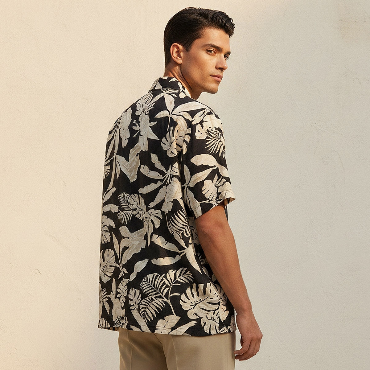 قميص ريزورت بطبعات وياقة وقصة عادية وأكمام قصيرة من سبلاش سمارت-men-clothing-shirts-image-4