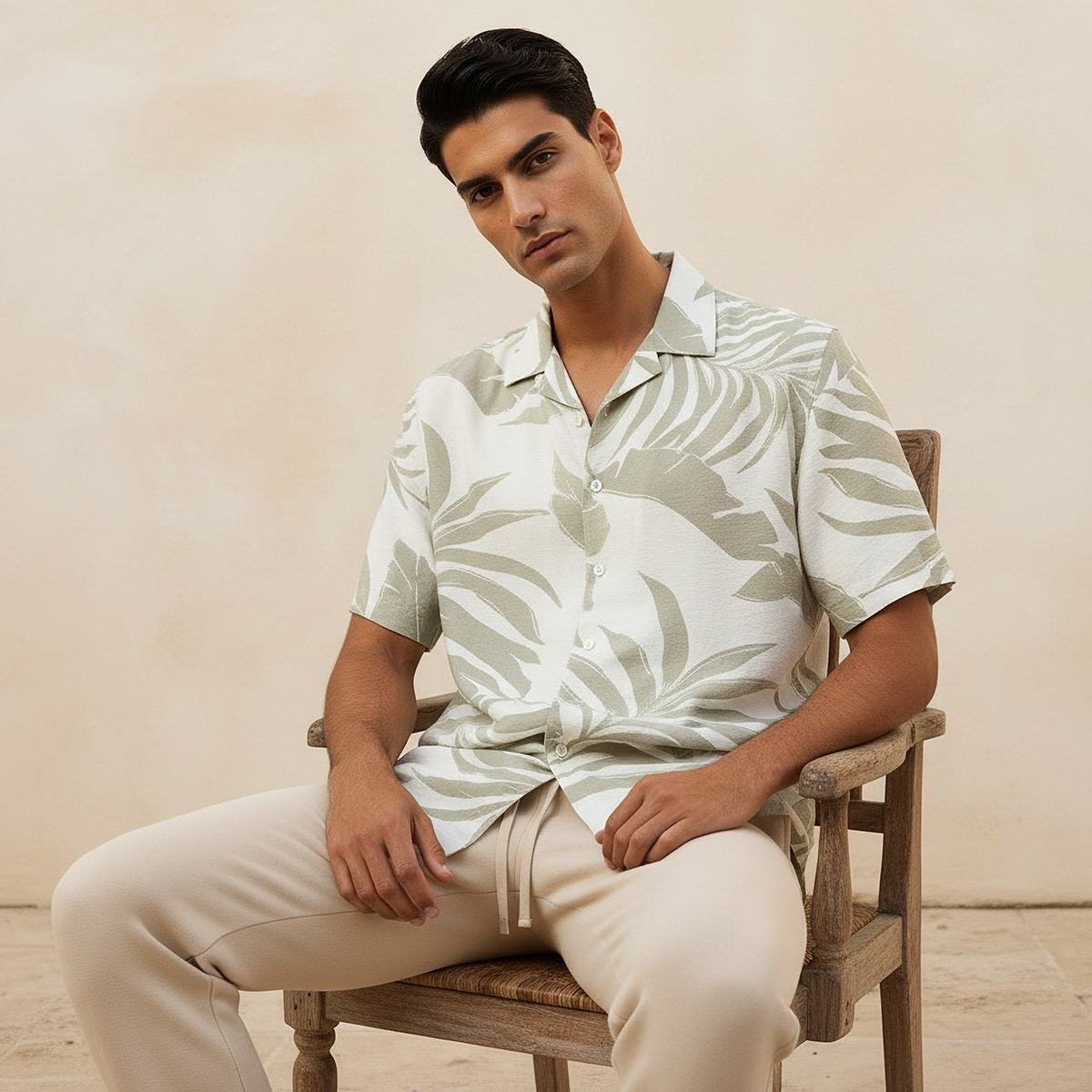 قميص ريزورت بطبعات وياقة وقصة عادية وأكمام قصيرة من سبلاش سمارت-men-clothing-shirts-image-5