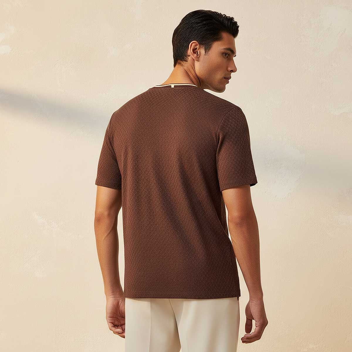 تيشيرت جاكار بقصة عادية وياقة ضيقة وأكمام قصيرة من سبلاش سمارت-men-clothing-tshirtsandpolos-tshirts-image-4