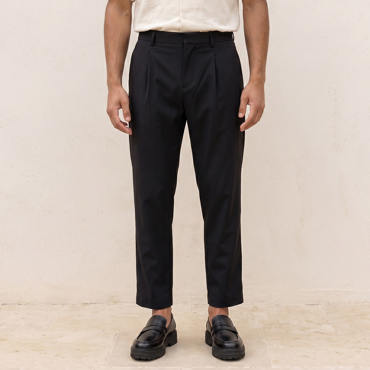 بنطلون بيرفورمانس بقصة عادية وكسرات من سبلاش سمارت-men-clothing-bottoms-trousersandchinos-trousers-image-1