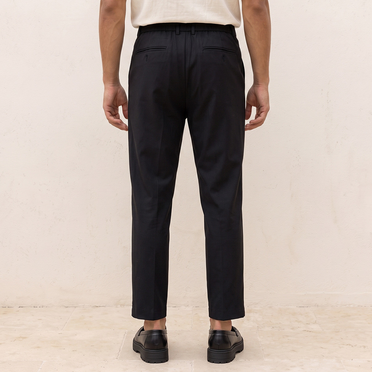 بنطلون بيرفورمانس بقصة عادية وكسرات من سبلاش سمارت-men-clothing-bottoms-trousersandchinos-trousers-image-4