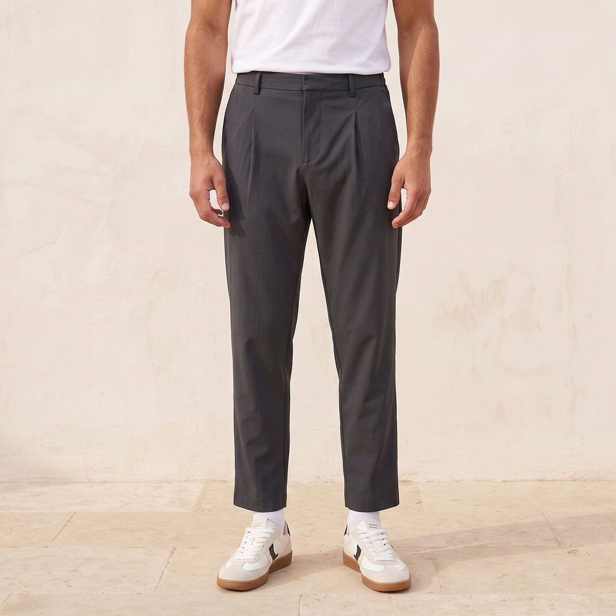 بنطلون بيرفورمانس بقصة عادية وكسرات من سبلاش سمارت-men-clothing-bottoms-trousersandchinos-trousers-image-1