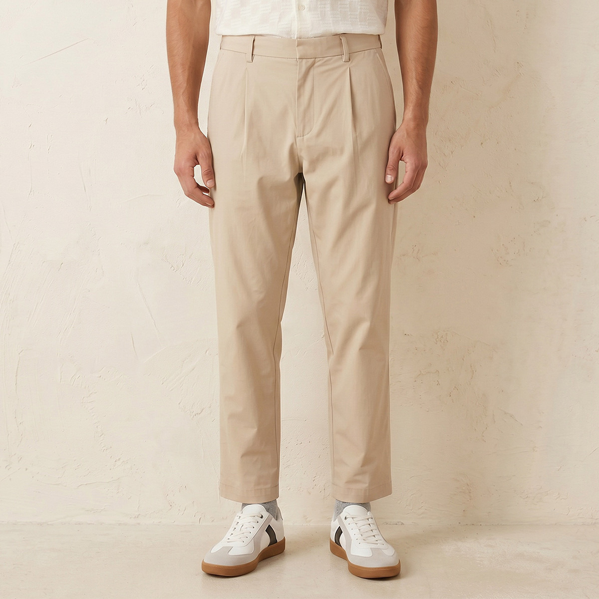 بنطلون بيرفورمانس بقصة عادية وكسرات من سبلاش سمارت-men-clothing-bottoms-trousersandchinos-trousers-image-1