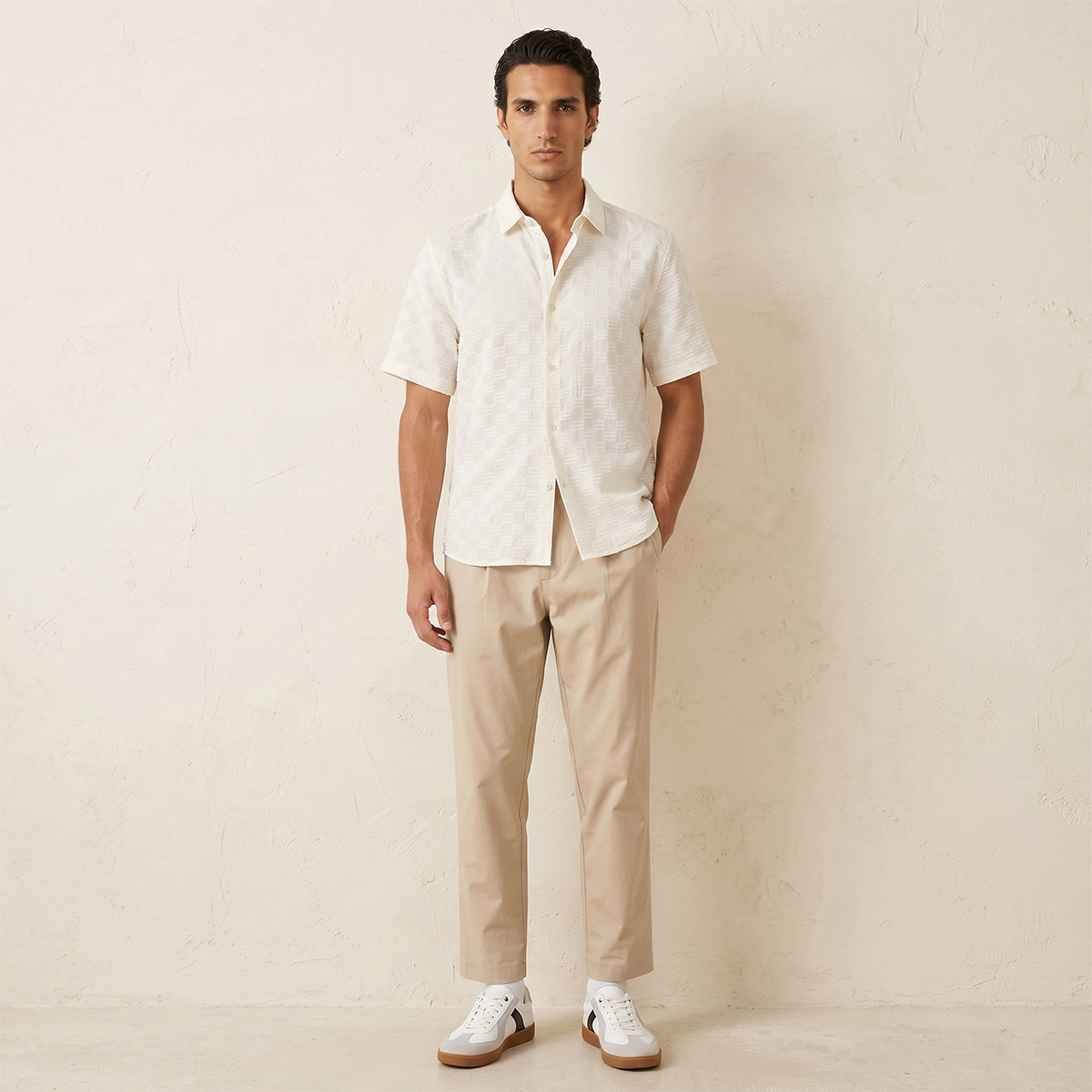 بنطلون بيرفورمانس بقصة عادية وكسرات من سبلاش سمارت-men-clothing-bottoms-trousersandchinos-trousers-image-3
