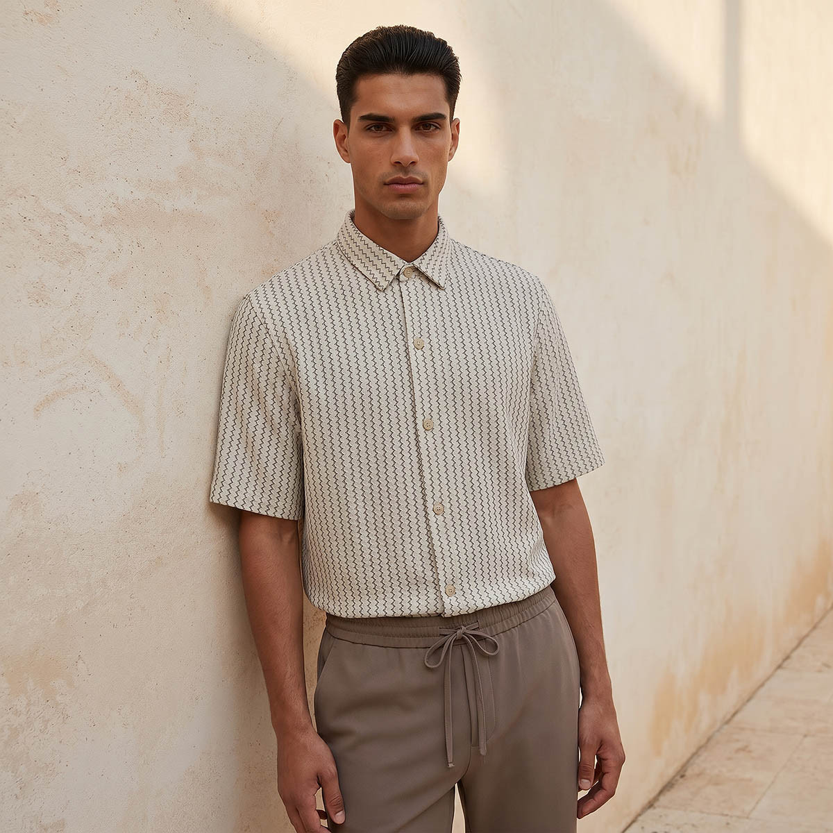 قميص جاكار شيفرون بياقة وأكمام قصيرة وقصة عادية من سبلاش سمارت-men-clothing-shirts-image-1