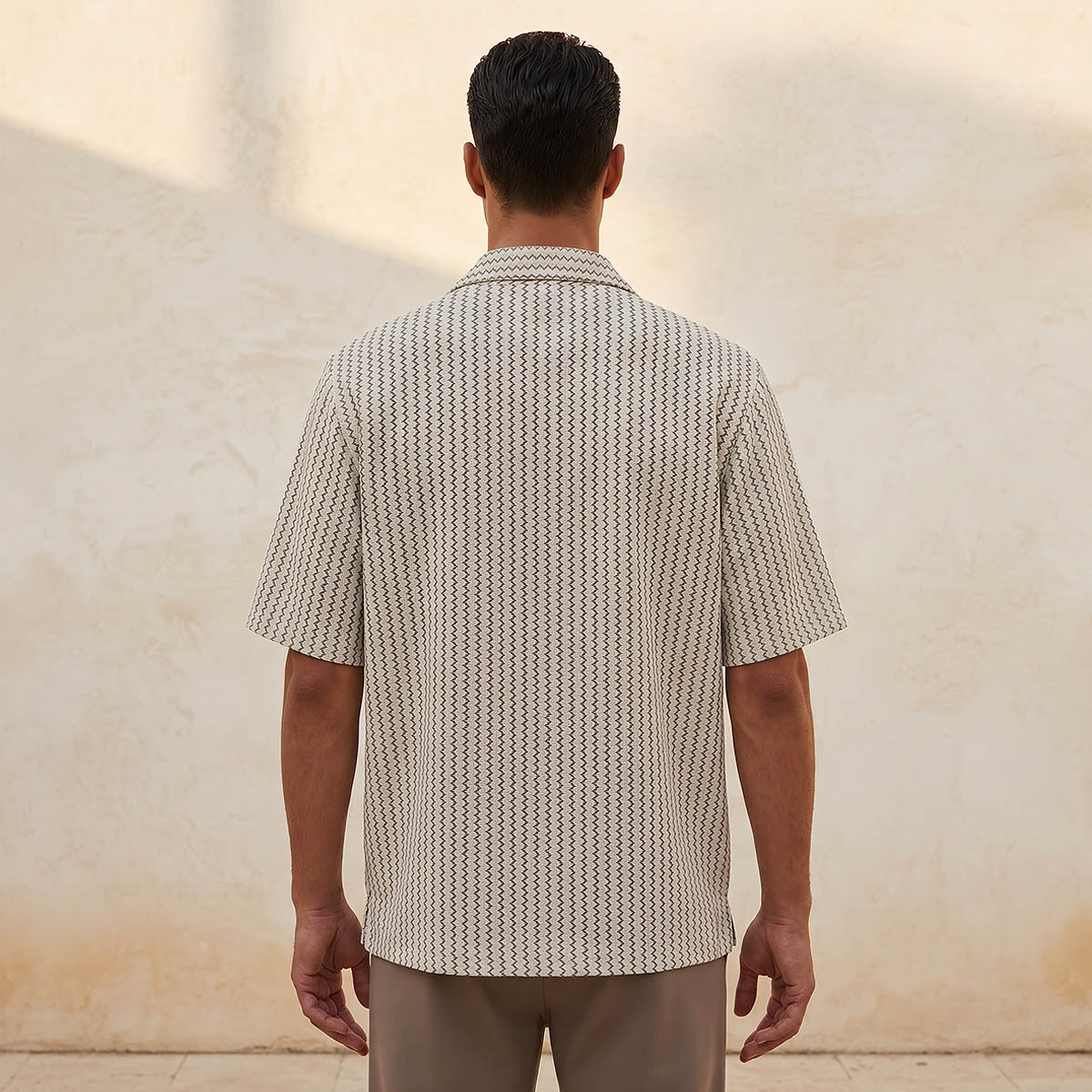 قميص جاكار شيفرون بياقة وأكمام قصيرة وقصة عادية من سبلاش سمارت-men-clothing-shirts-image-4