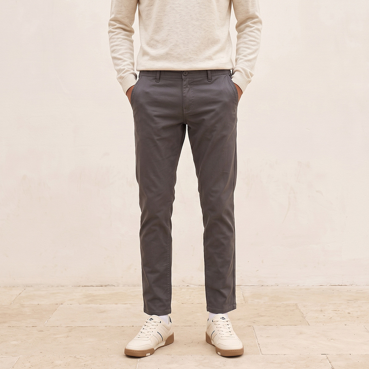 بنطلون تشينو بقصة ضيقة سليم من سبلاش سمارت-men-clothing-bottoms-trousersandchinos-chinos-image-1