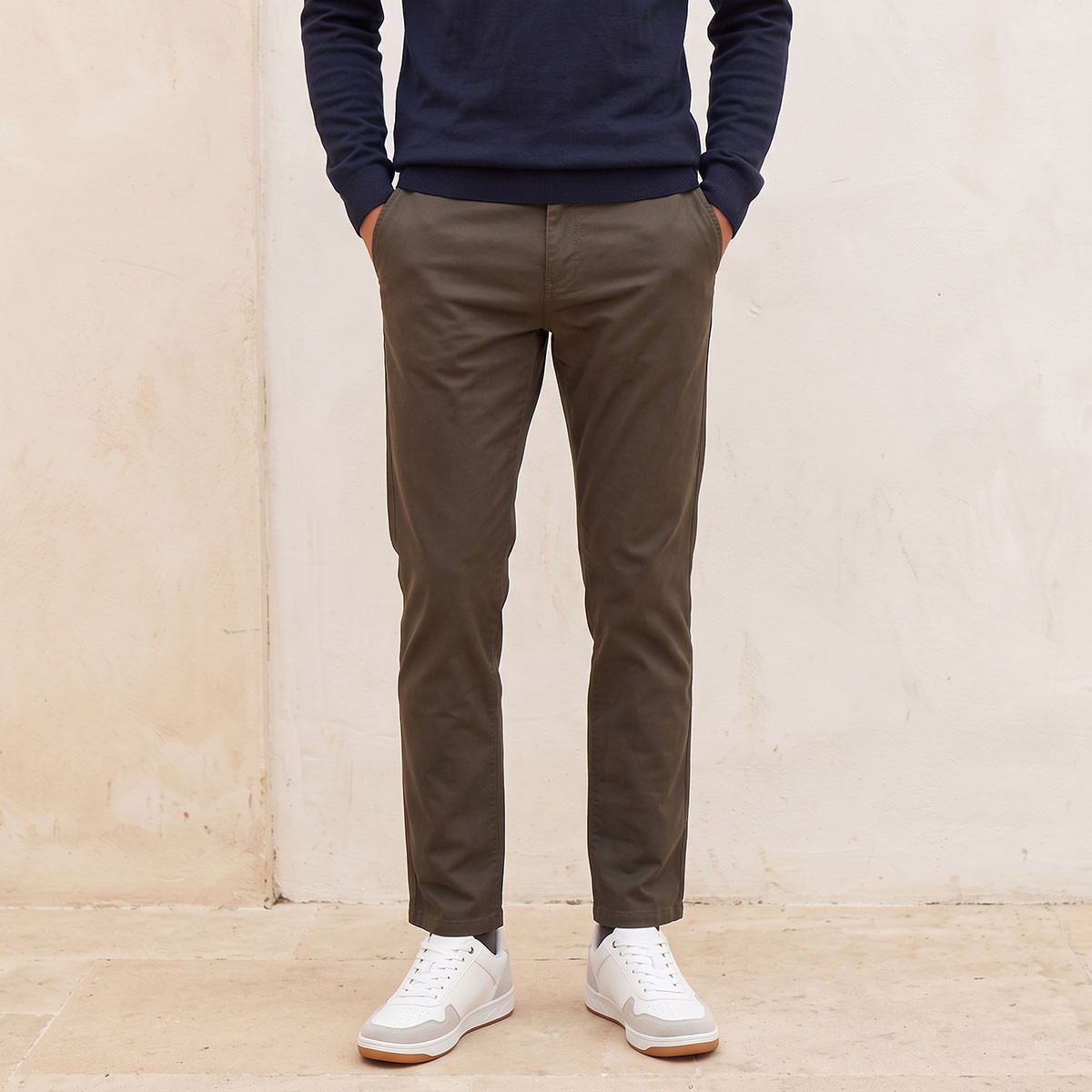 بنطلون تشينو بقصة ضيقة سليم من سبلاش سمارت-men-clothing-bottoms-trousersandchinos-chinos-image-1
