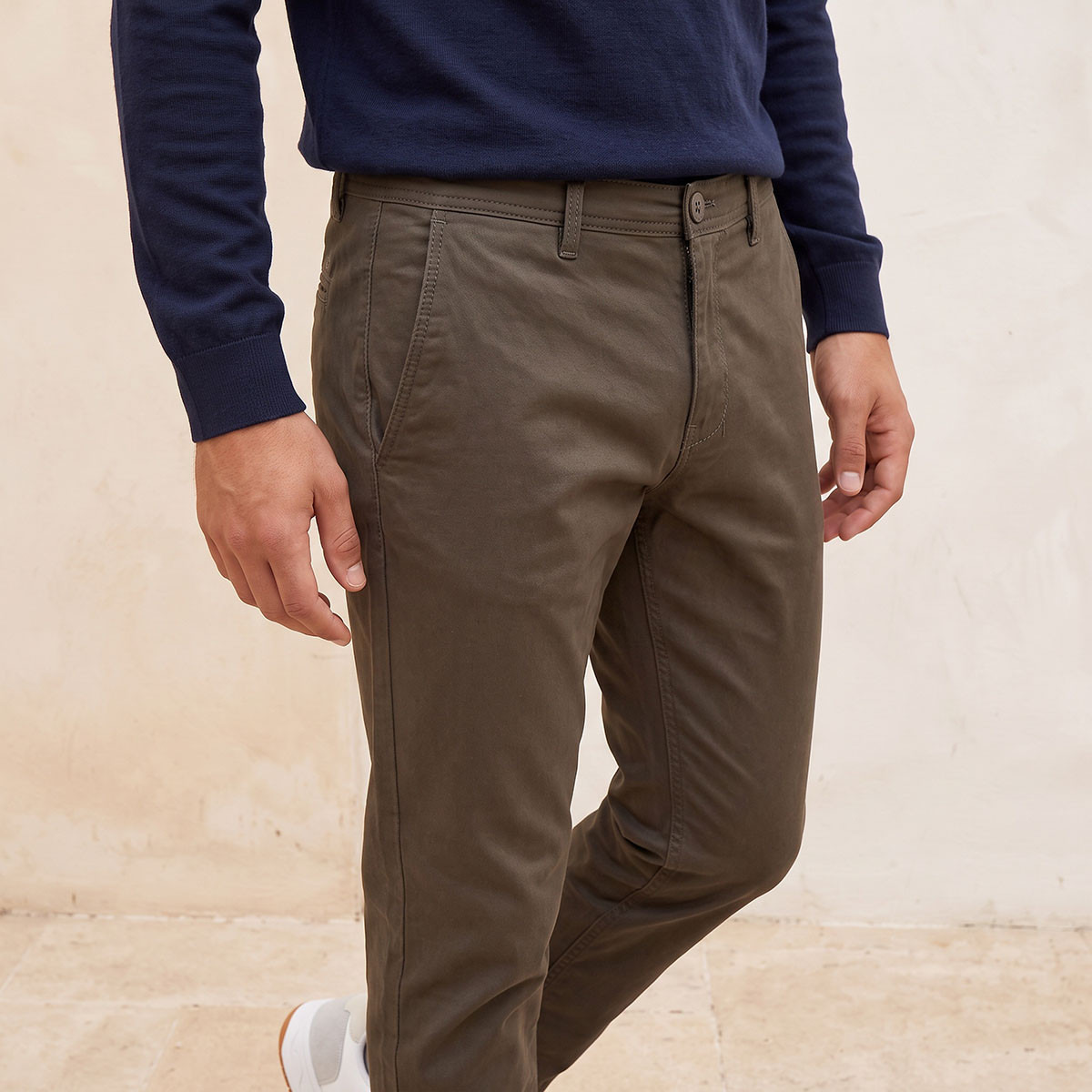 بنطلون تشينو بقصة ضيقة سليم من سبلاش سمارت-men-clothing-bottoms-trousersandchinos-chinos-image-4