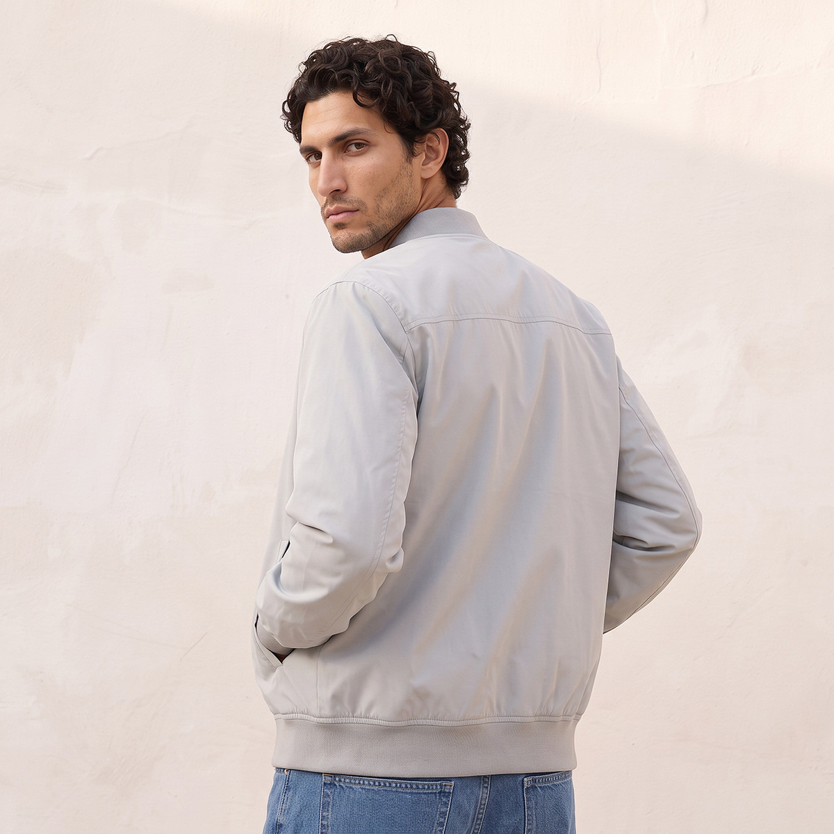 جاكيت منفوخ بجيوب جانبية من سمارت من سبلاش-men-clothing-jacketsandblazers-jackets-image-3