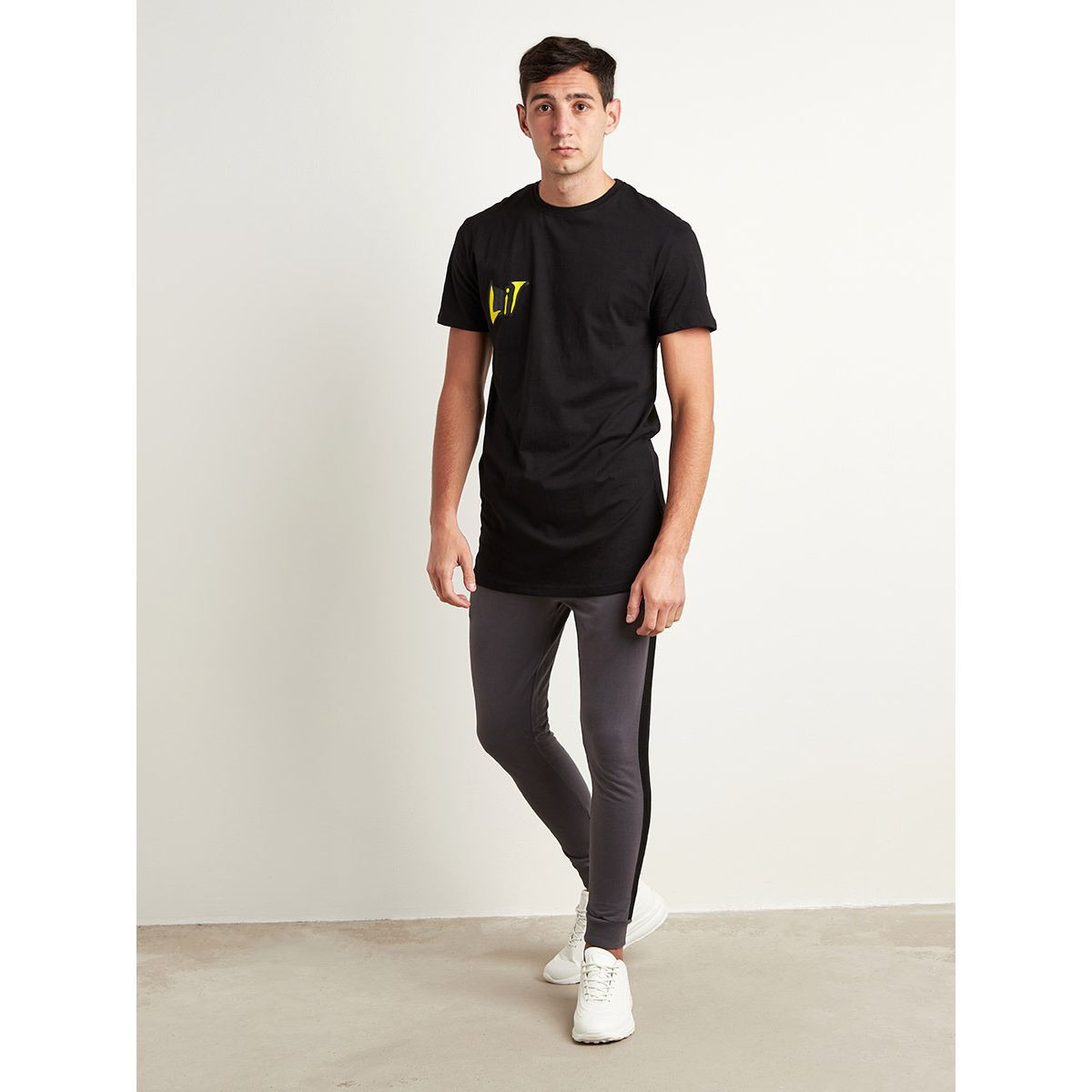 تيشيرت مطبوع بأكمام قصيرة من ستايلي-men-clothing-tshirtsandpolos-tshirts-image-2