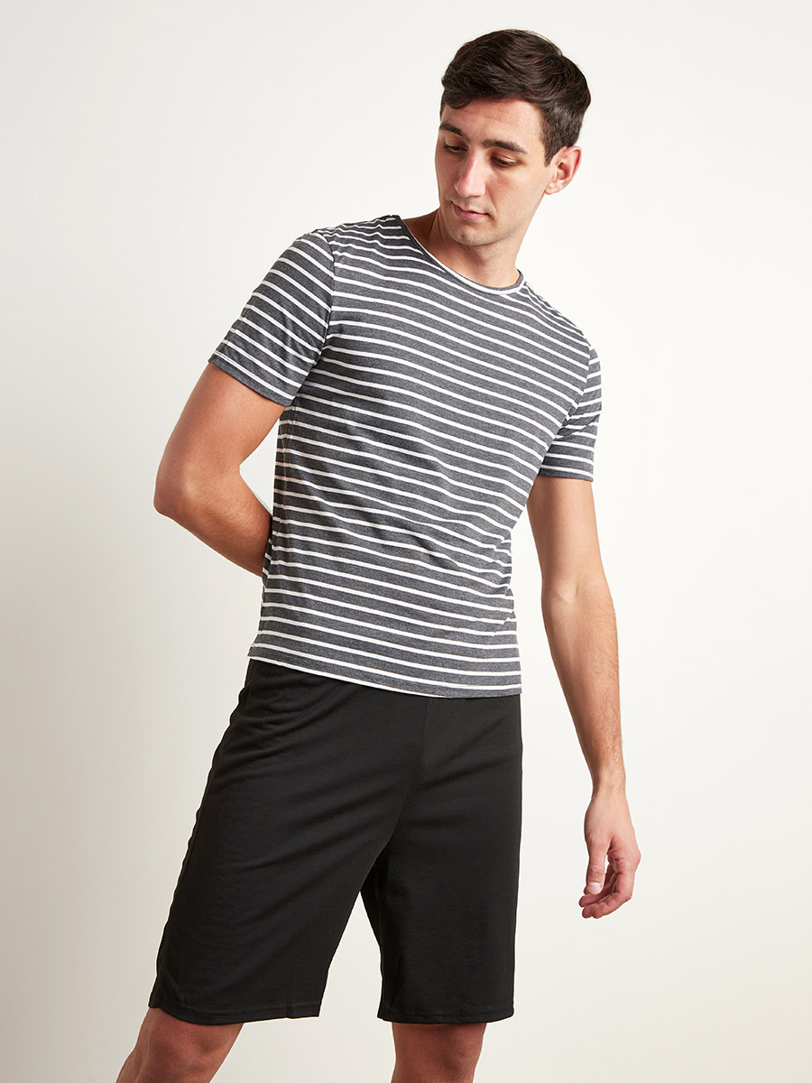 مجموعة من تيشيرت مخطط وشورت سادة-men-clothing-nightwear-pyjamaandshorts-image-1