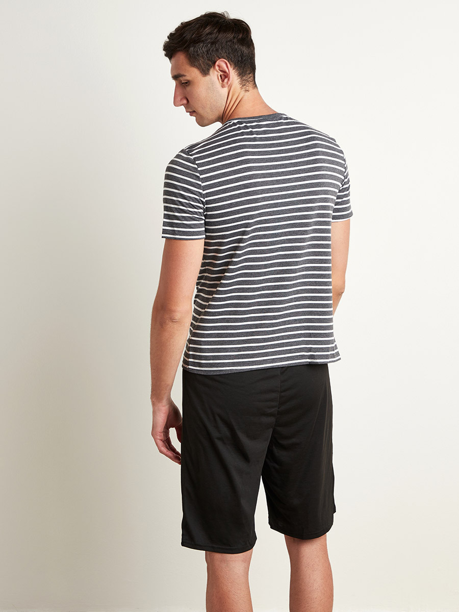 مجموعة من تيشيرت مخطط وشورت سادة-men-clothing-nightwear-pyjamaandshorts-image-4