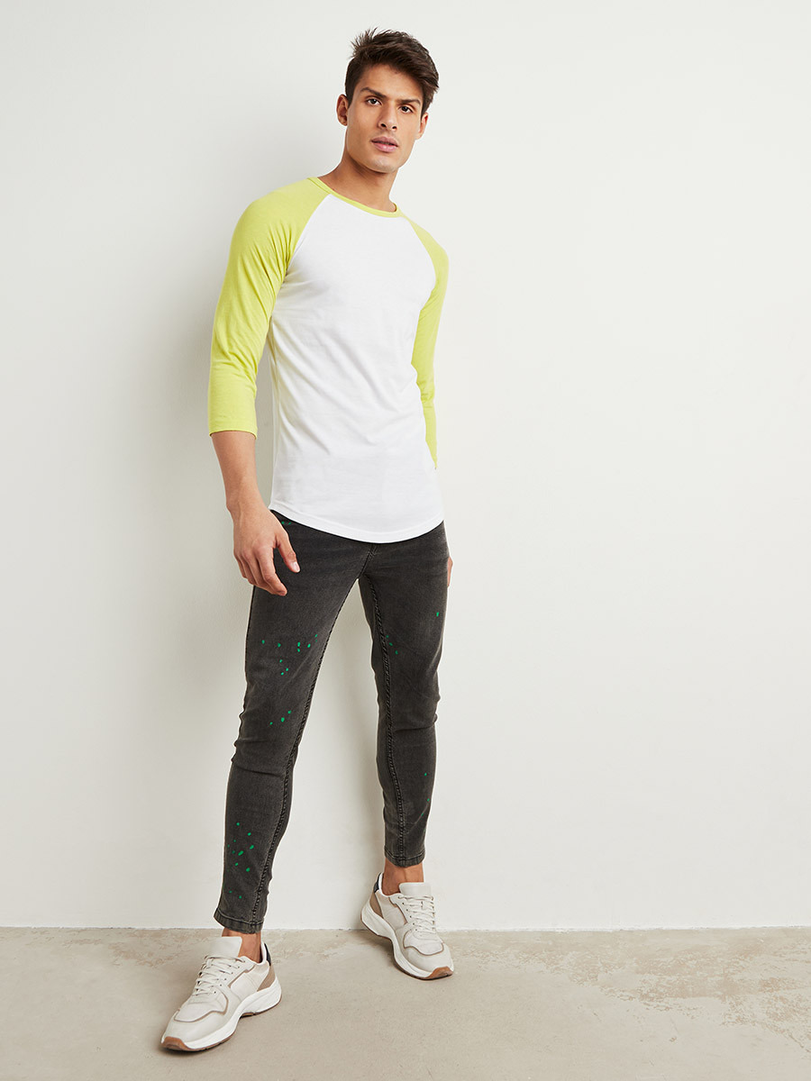 Contrast Raglan Sleeves Regular Fit T-shirt-men-clothing-sportswearandactivewear-tshirtsandpolos-image-2