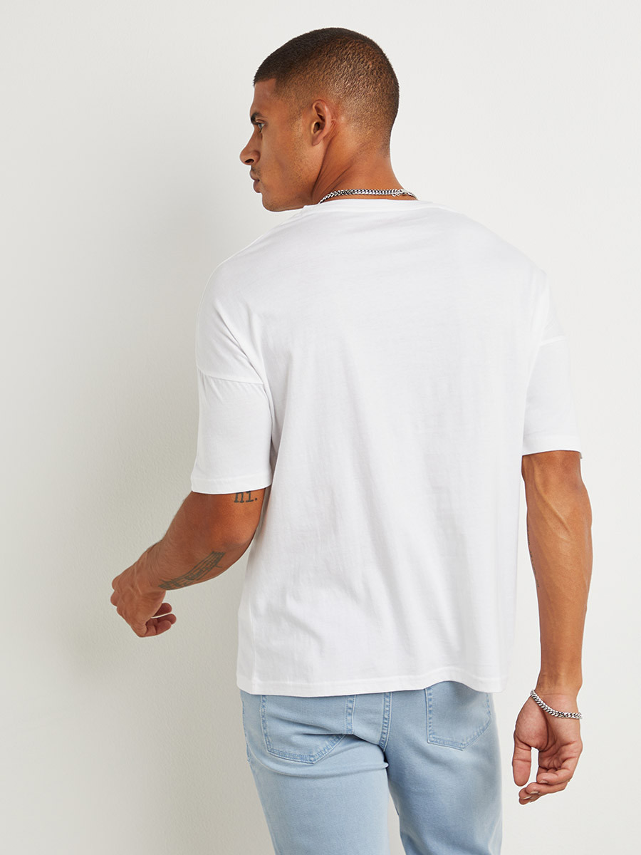 تيشيرت مطبوع بقصة واسعة-men-clothing-tshirtsandpolos-tshirts-image-4