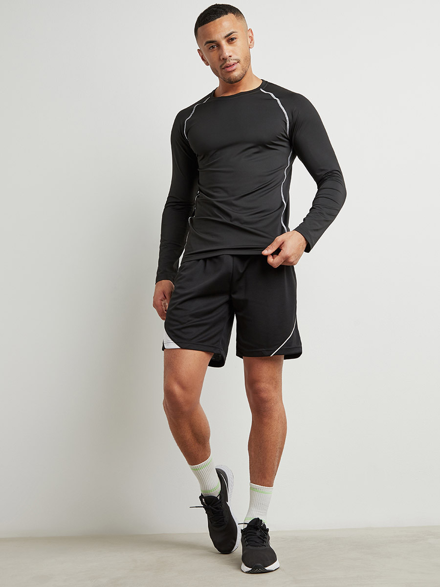 تيشيرت بقصة ضيقة وأكمام طويلة-men-clothing-tshirtsandpolos-tshirts-image-2