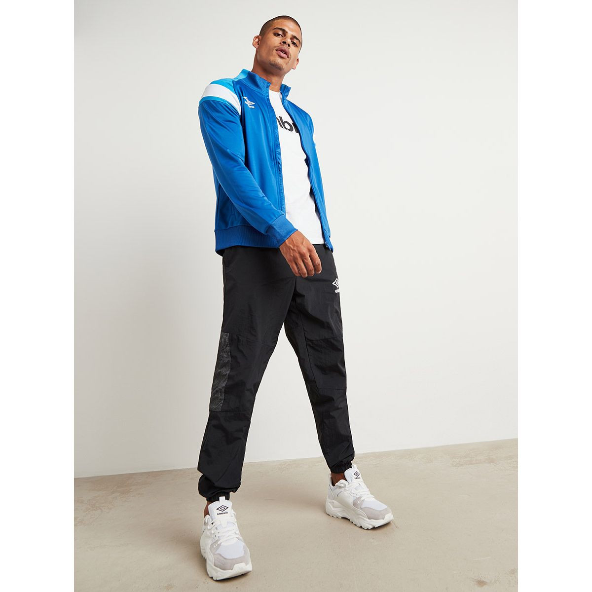 Umbro Full Zip Through Contrast Panel Jacket with Long Sleeves-men-clothing-jacketsandblazers-jackets-image-2