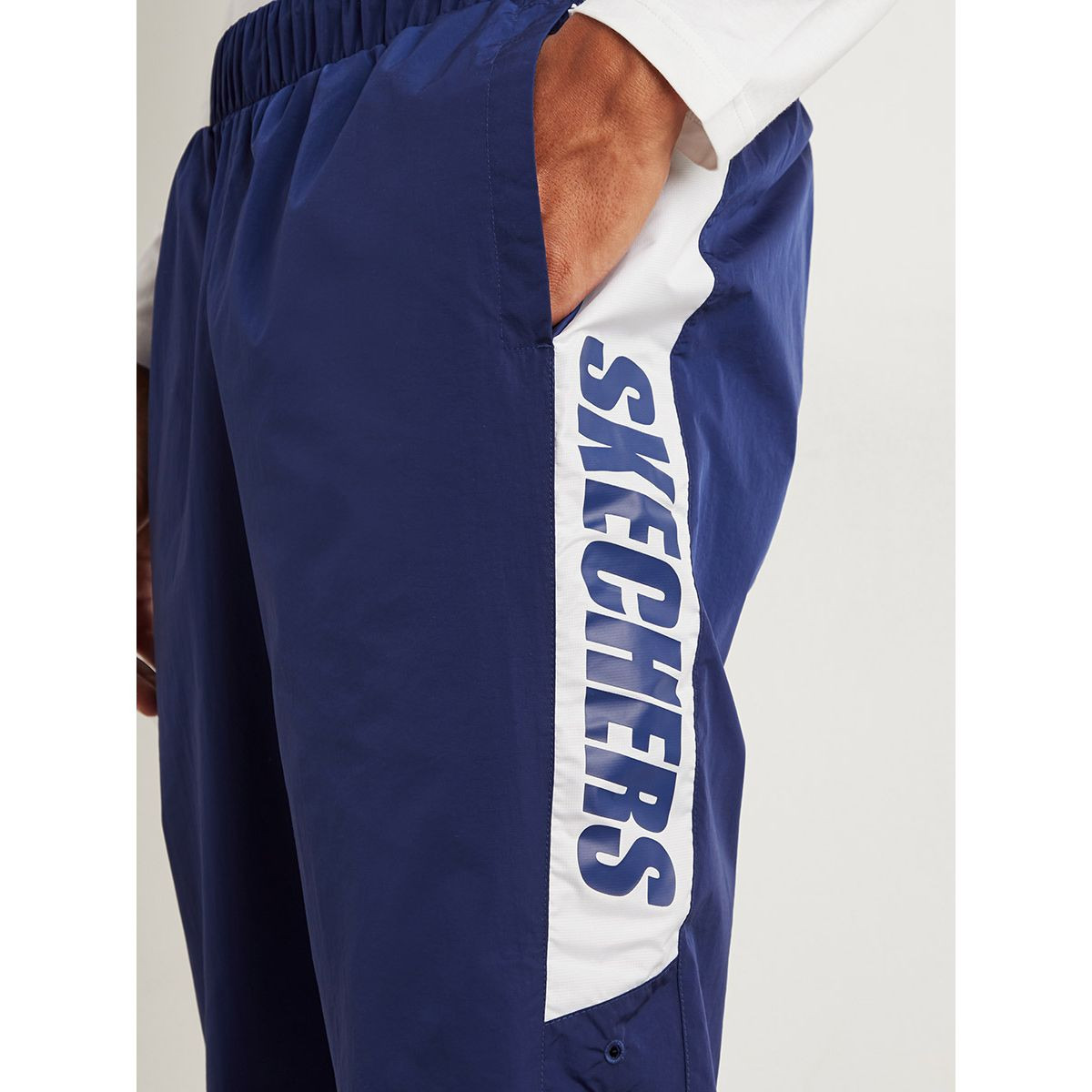 بنطلون رياضي بجيب من سكيتشرز-men-clothing-sportswearandactivewear-bottoms-image-3