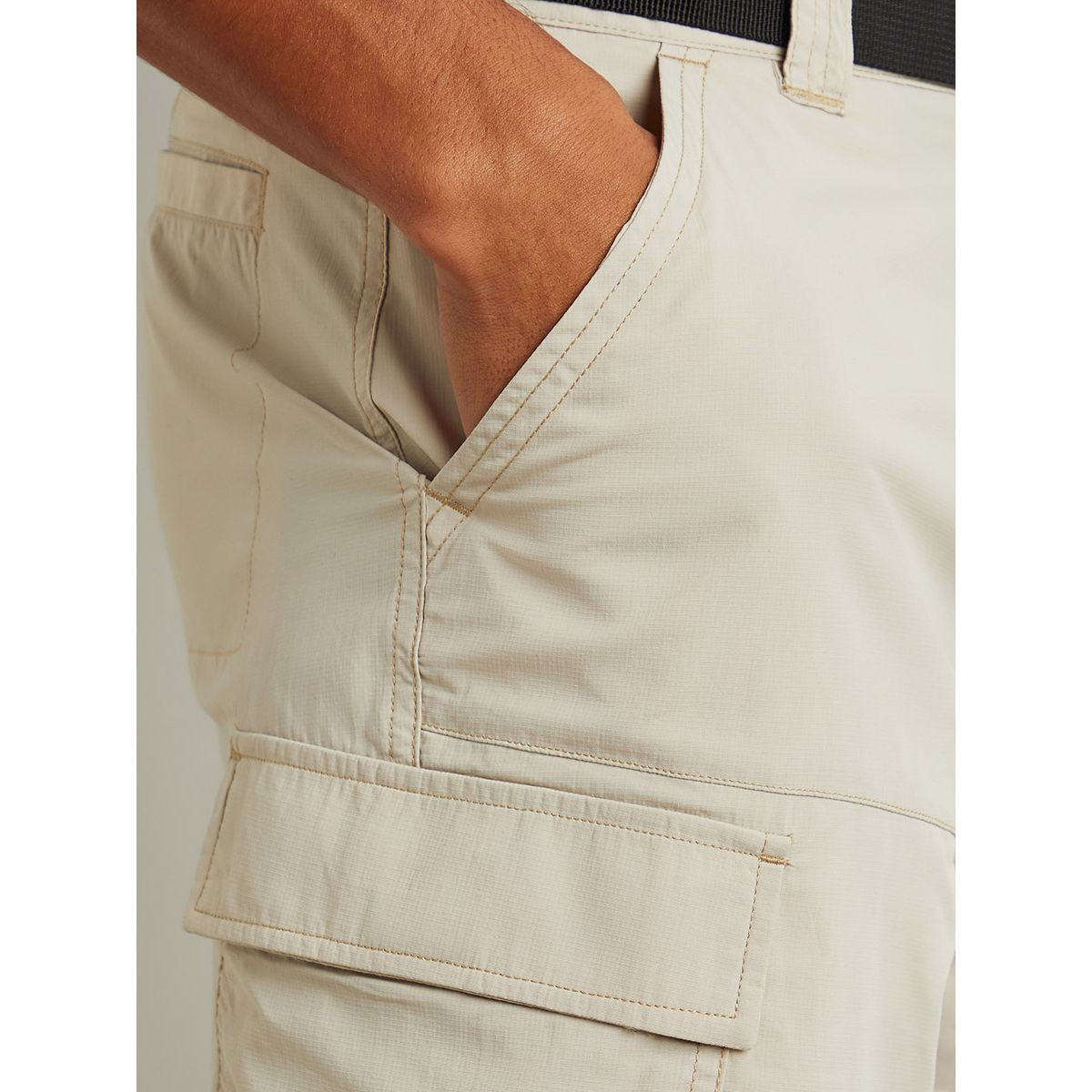 شورت بجيوب وحزام خصر من ستايلي-men-clothing-bottoms-shorts-image-3