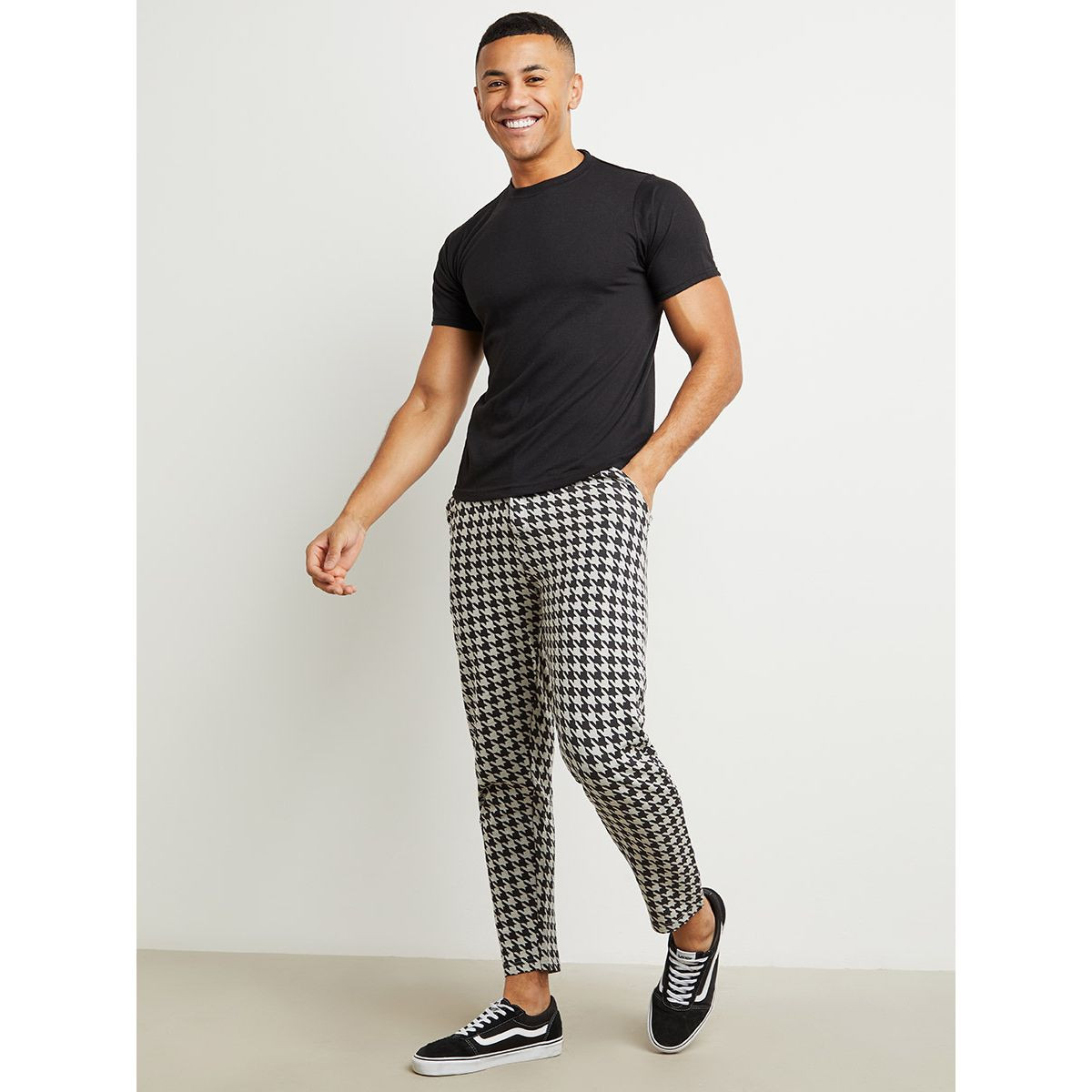 Styli Houndstooth Print Slim Fit Knitted Pants-men-clothing-bottoms-trousersandchinos-trousers-image-2