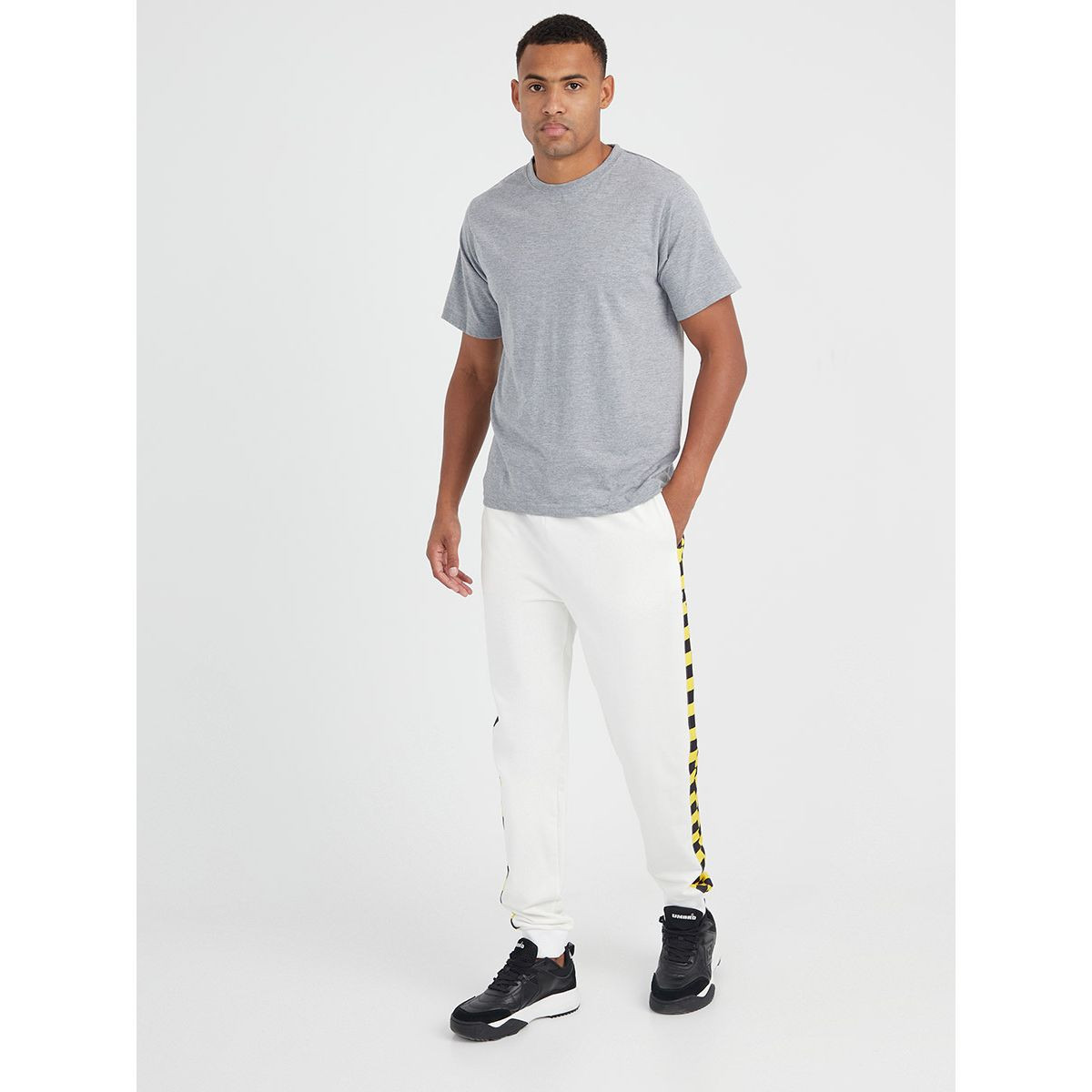 بنطال رياضي بقصة عادية من ستايلي-men-clothing-bottoms-joggers-image-3