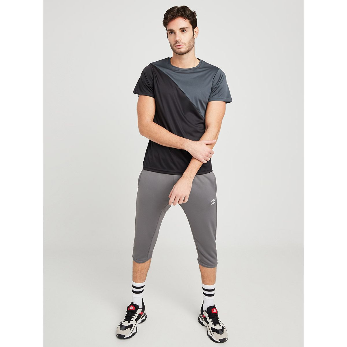 تيشيرت رياضي بنمط كتل الالوان من ستايلي-men-clothing-sportswearandactivewear-tshirtsandpolos-image-2