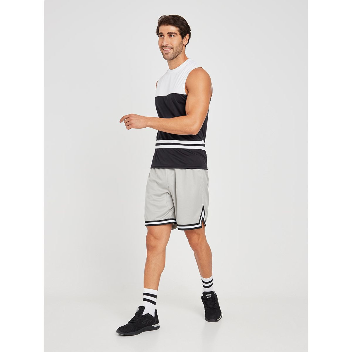 تيشيرت رياضي بنمط كتل الالوان من ستايلي-men-clothing-sportswearandactivewear-tshirtsandpolos-image-2
