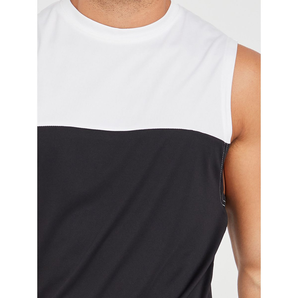 تيشيرت رياضي بنمط كتل الالوان من ستايلي-men-clothing-sportswearandactivewear-tshirtsandpolos-image-3