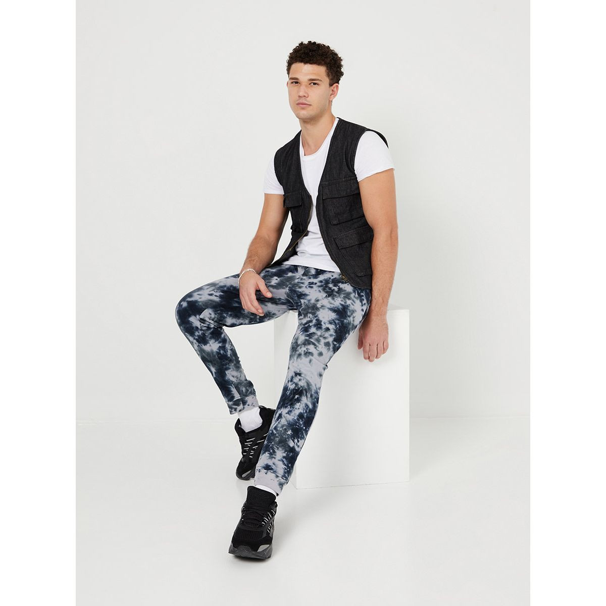 جاكيت بسحَاب غلق من ستايلي-men-clothing-jacketsandblazers-jackets-image-2