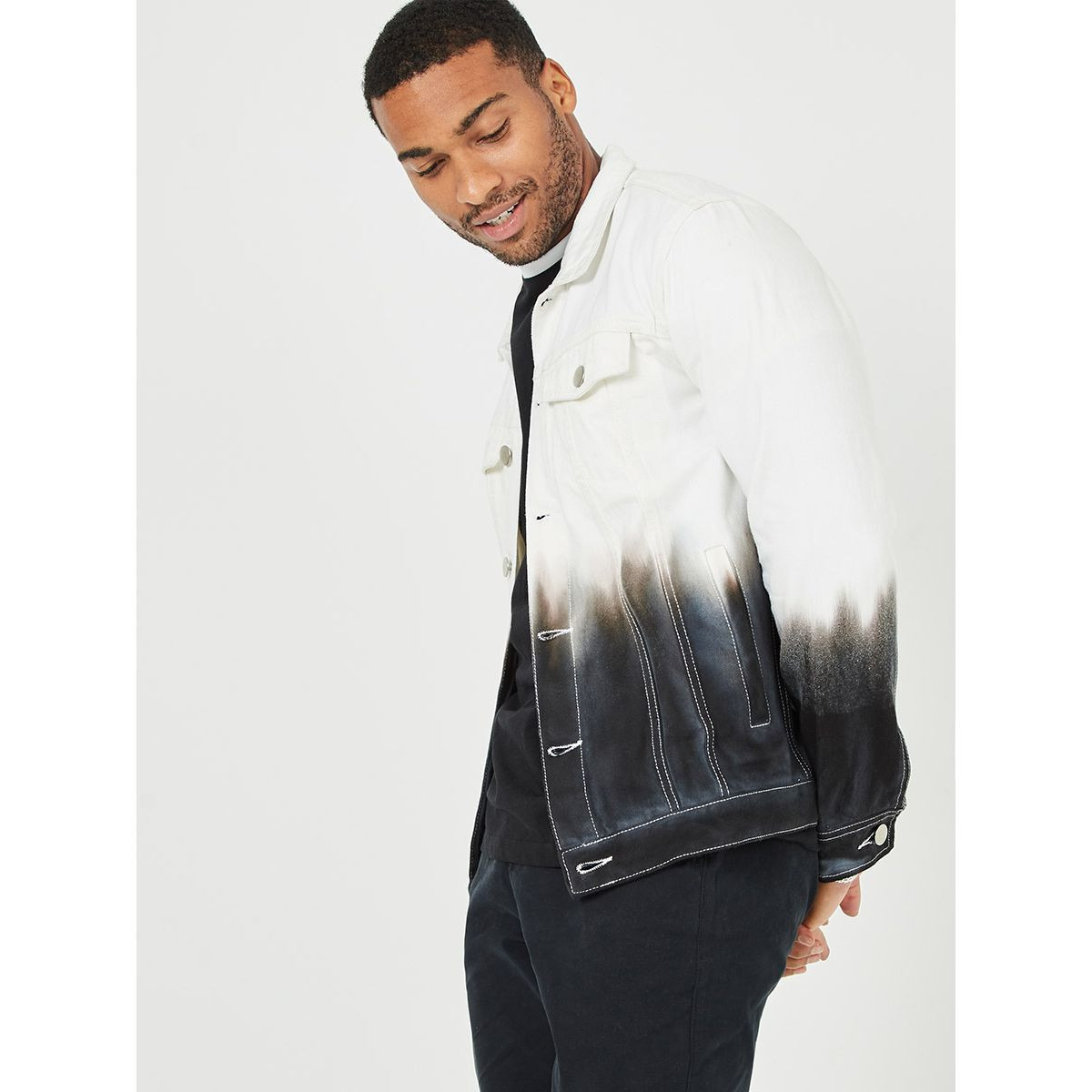 جاكيت دنيم مطبع بشعار من ستايلي-men-clothing-jacketsandblazers-jackets-image-3