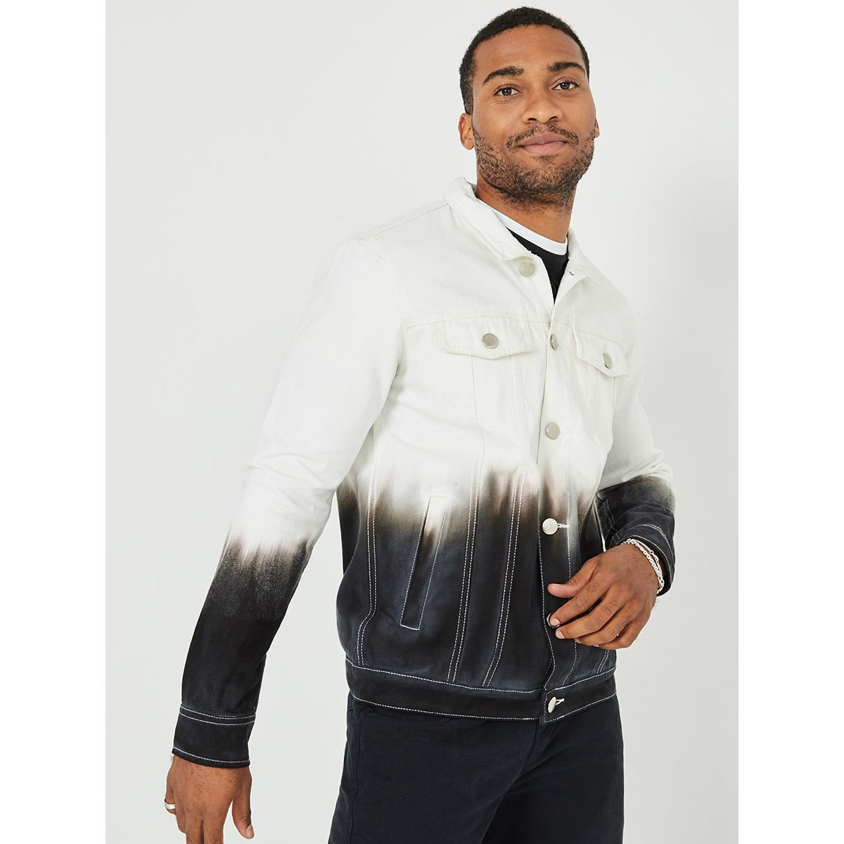 جاكيت دنيم مطبع بشعار من ستايلي-men-clothing-jacketsandblazers-jackets-image-4