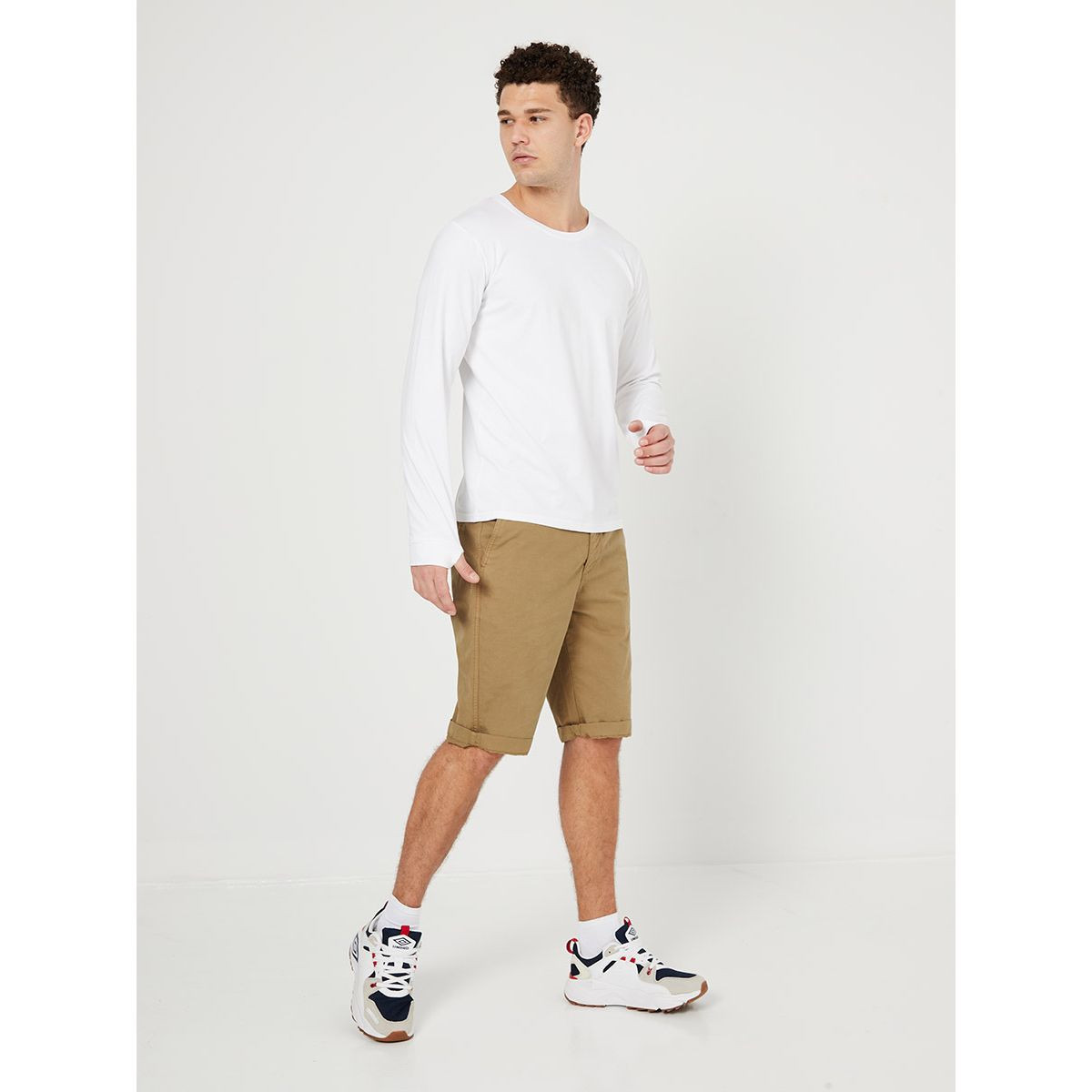 Styli Thumbhook T-Shirt With Stretch-men-clothing-tshirtsandpolos-tshirts-image-2
