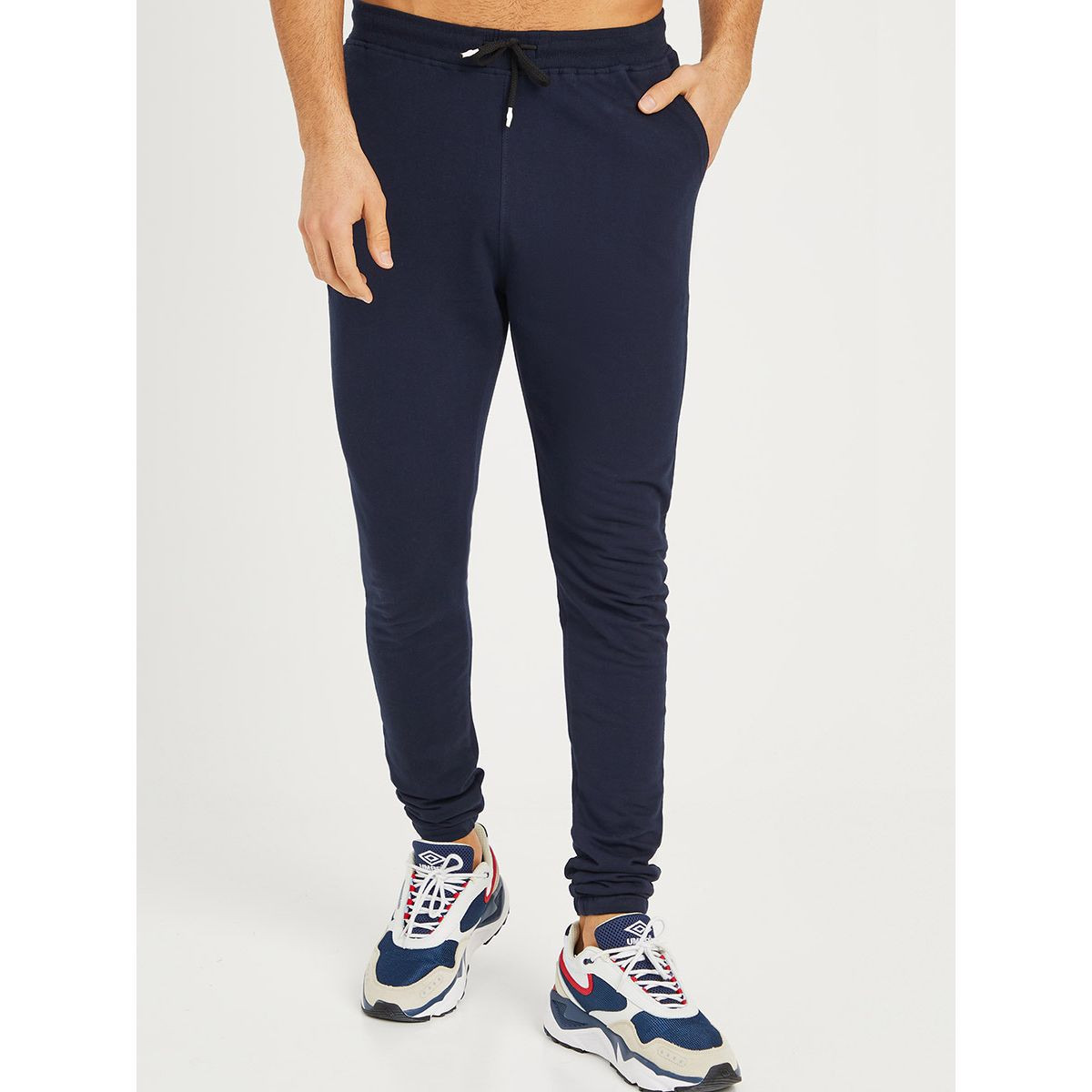 جوغر بقصة سليم فت من ستايلي-men-clothing-bottoms-joggers-image-1