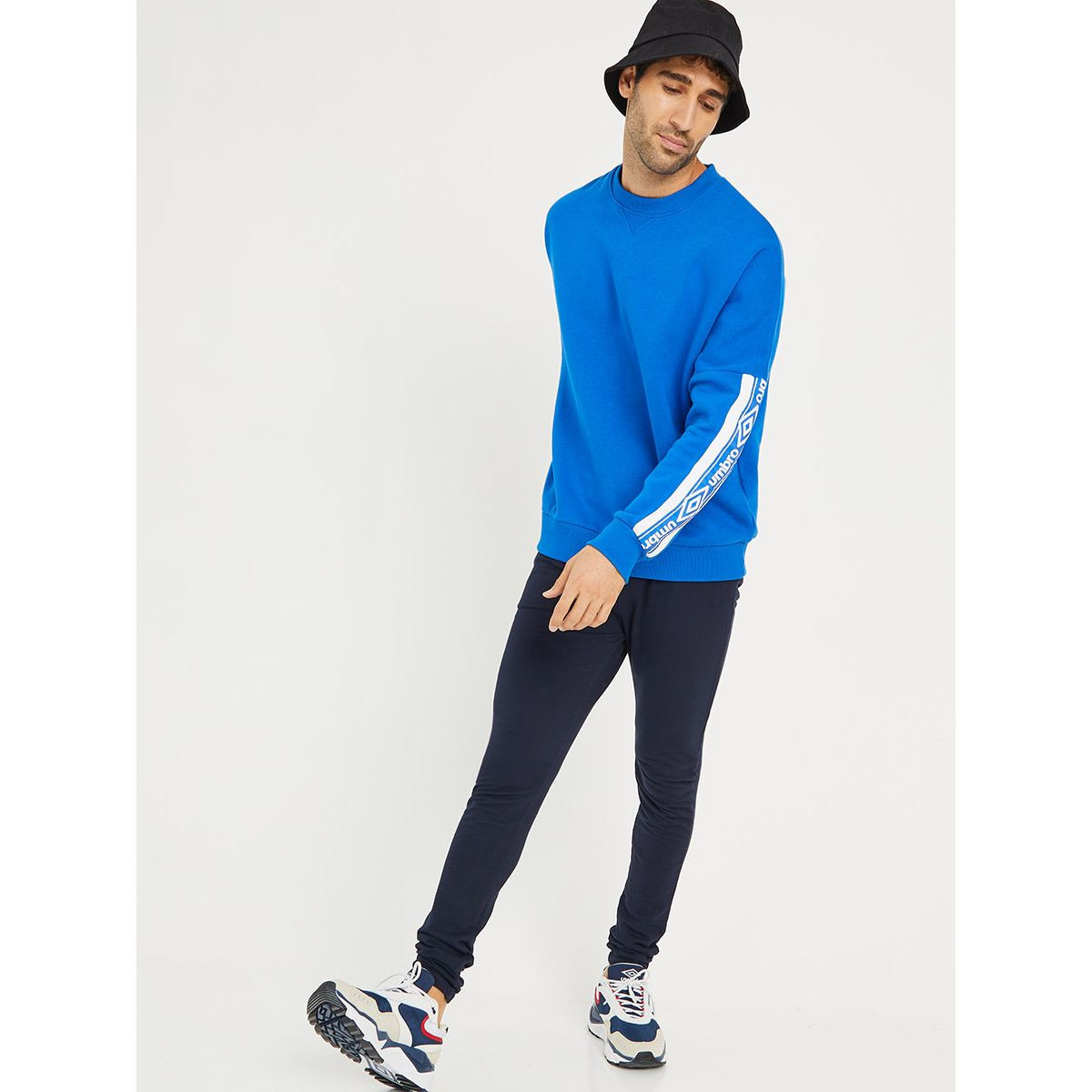 جوغر بقصة سليم فت من ستايلي-men-clothing-bottoms-joggers-image-2