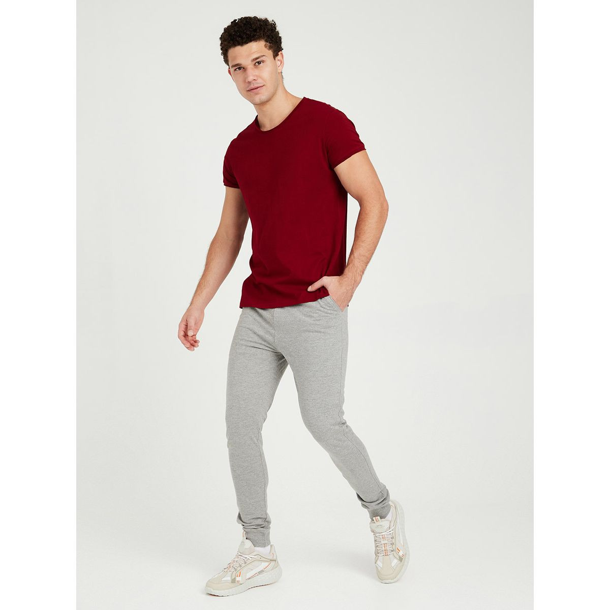 جوغر بقصة سكيني وأربطة خصر من ستايلي-men-clothing-bottoms-joggers-image-2