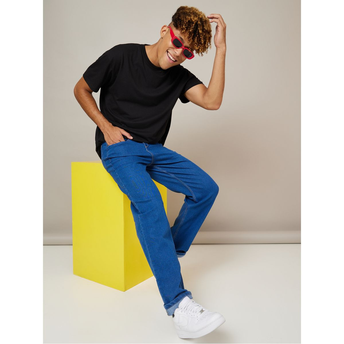 جينز سادة بقصة مريحة-men-clothing-jeans-image-1