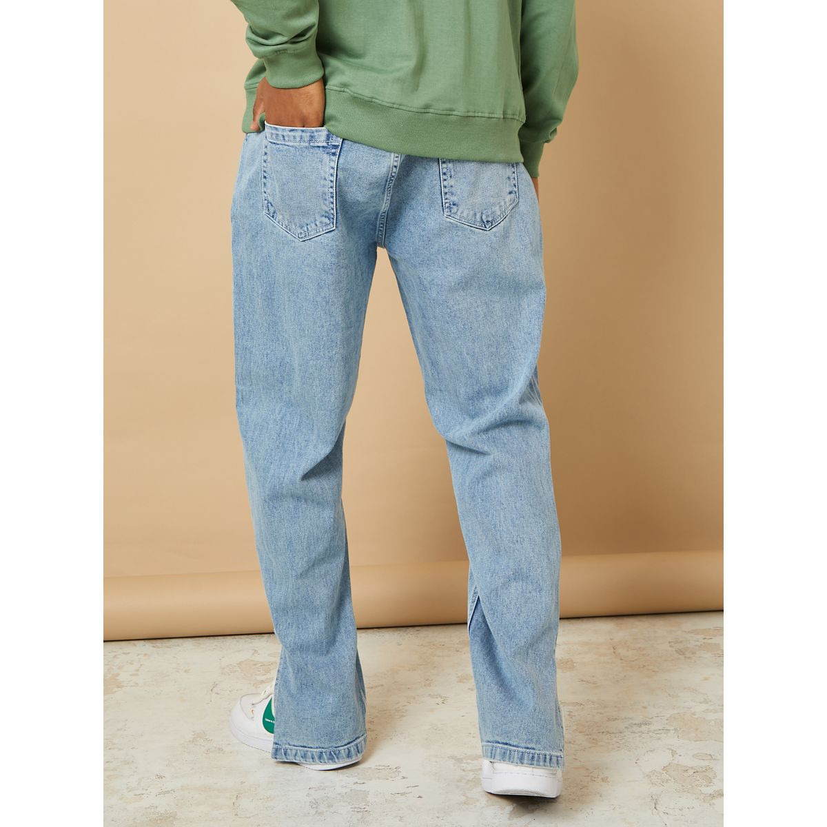 جينز بقصة عادية بتفاصيل ممزقة-men-clothing-jeans-image-3