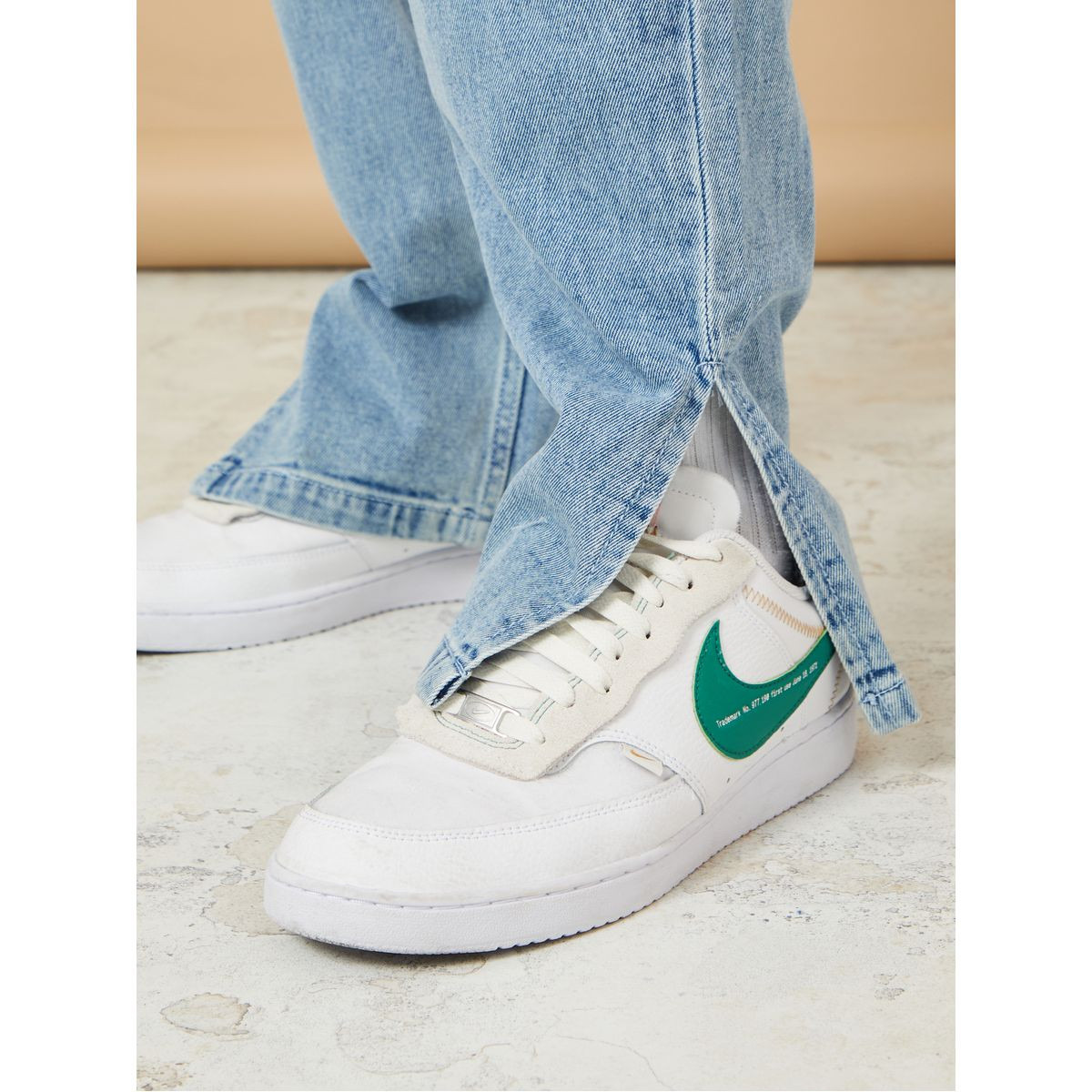 جينز بقصة عادية بتفاصيل ممزقة-men-clothing-jeans-image-4